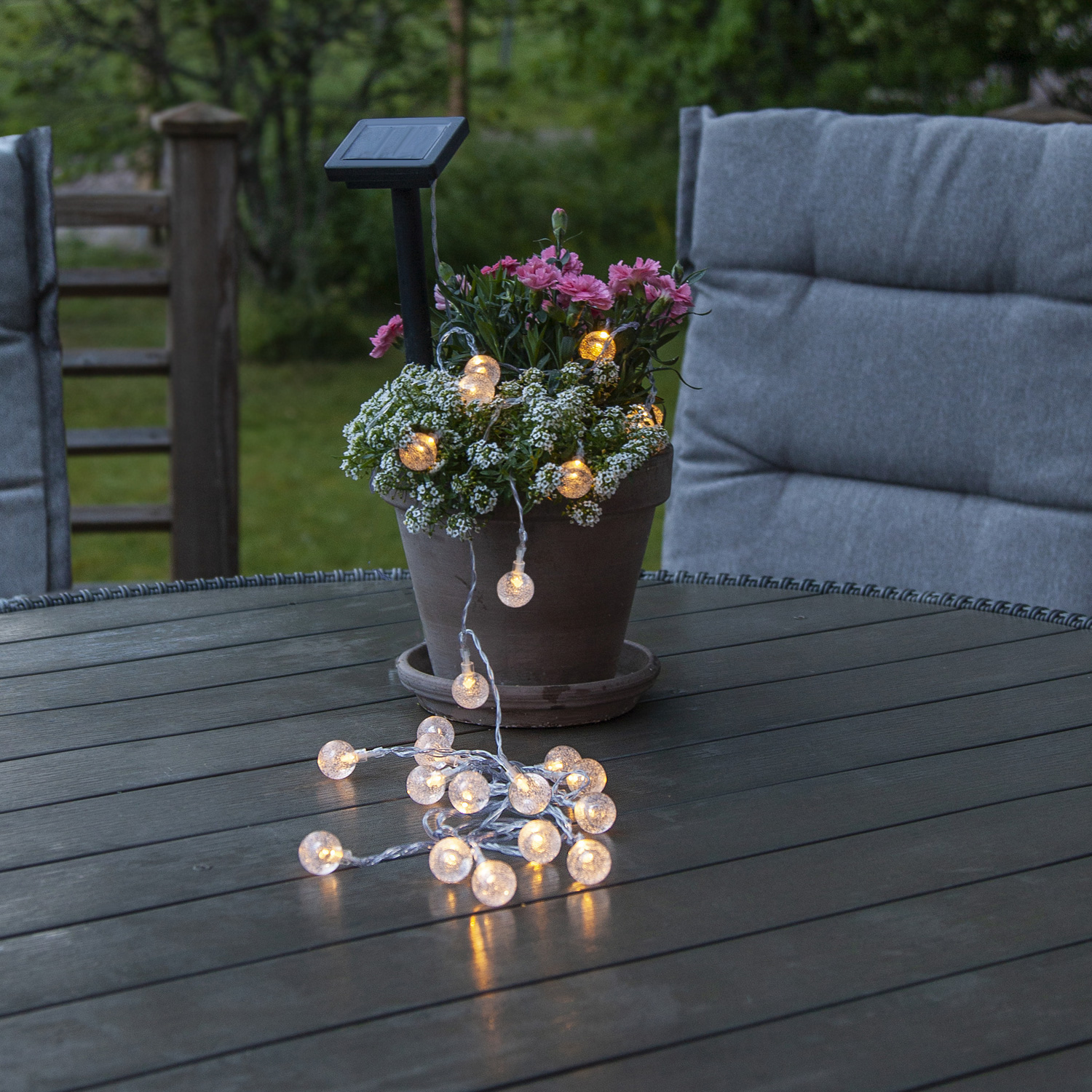 LED Solar Lichterkette Globini - 20 warmweiße Mini Kugeln - L: 4,75m - Dämmerungssensor - für Außen LED Solar Lichterkette Globini - 20 warmweiße Mini Kugeln - L: 4,75m - Dämmerungssensor - für Außen