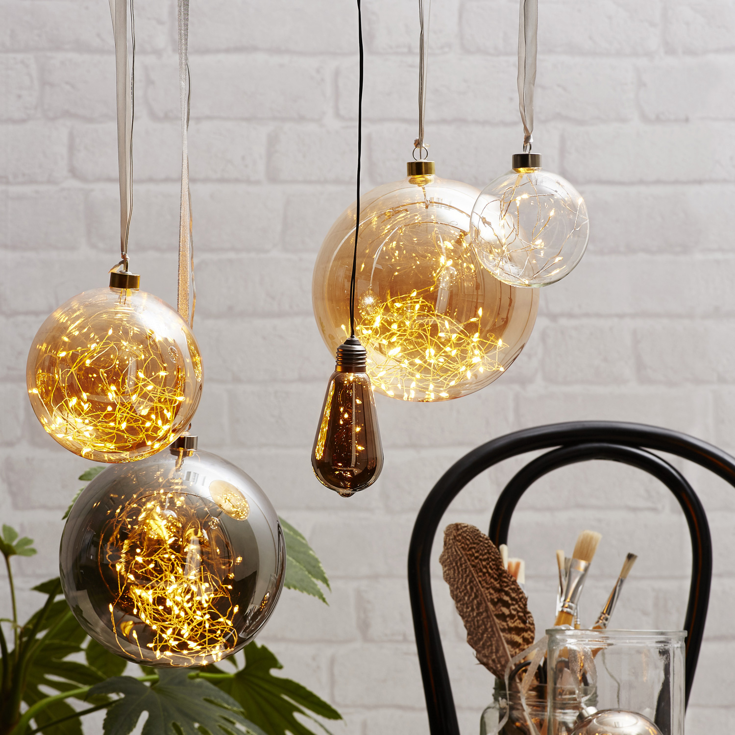 Glaskugel GLOW - Rauchglas - 80 warmweiße LED am Draht - D: 20cm - inkl. Trafo - 3m Kabel Glaskugel GLOW - Rauchglas - 80 warmweiße LED am Draht - D: 20cm - inkl. Trafo - 3m Kabel