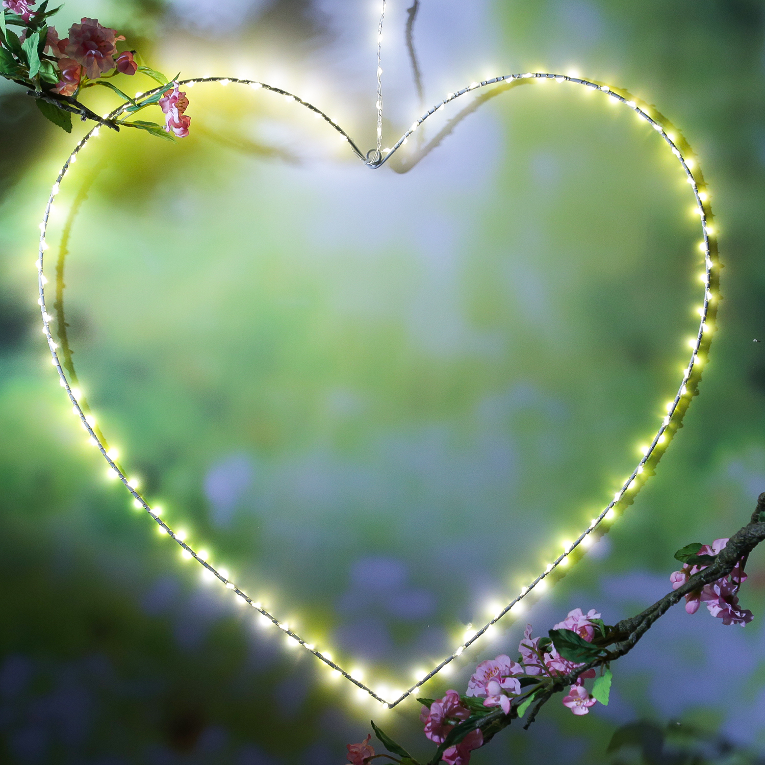 LED Herz - Metallherz - hängend - 160 warmweiße LED - H:: 60cm - Timer - Außentrafo - weiß LED Herz - Metallherz - hängend - 160 warmweiße LED - H:: 60cm - Timer - Außentrafo - weiß