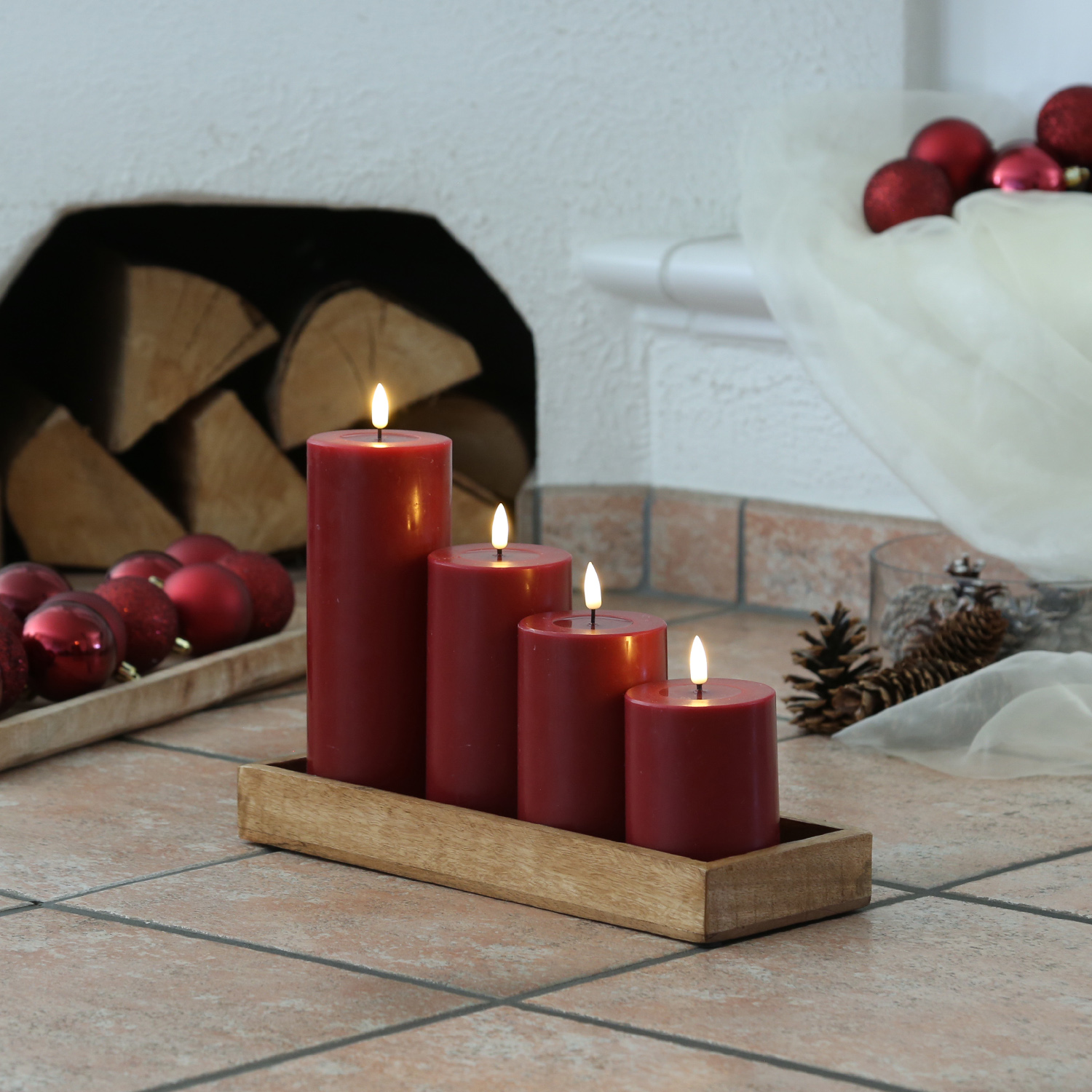 LED Kerzenset MIA - Echtwachs - 4 Größen - inkl. Batterien und Fernbedienung - rot - 4er Set LED Kerzenset MIA - Echtwachs - 4 Größen - inkl. Batterien und Fernbedienung - rot - 4er Set