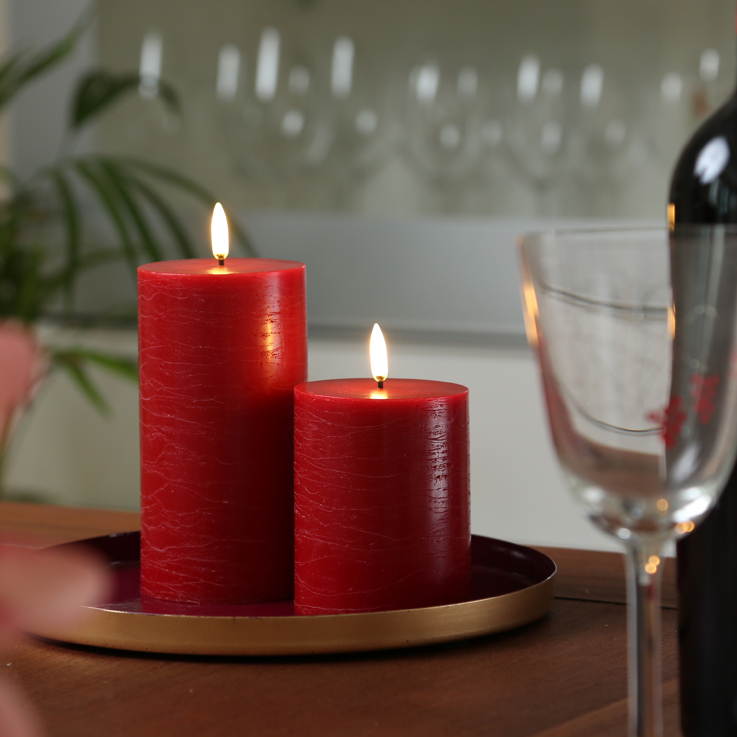 LED Kerze PIA - Rustik-Optik - Echtwachs - H: 15cm - D: 7,8cm - Timer - bis zu 1000 Std. - rot LED Kerze PIA - Rustik-Optik - Echtwachs - H: 15cm - D: 7,8cm - Timer - bis zu 1000 Std. - rot