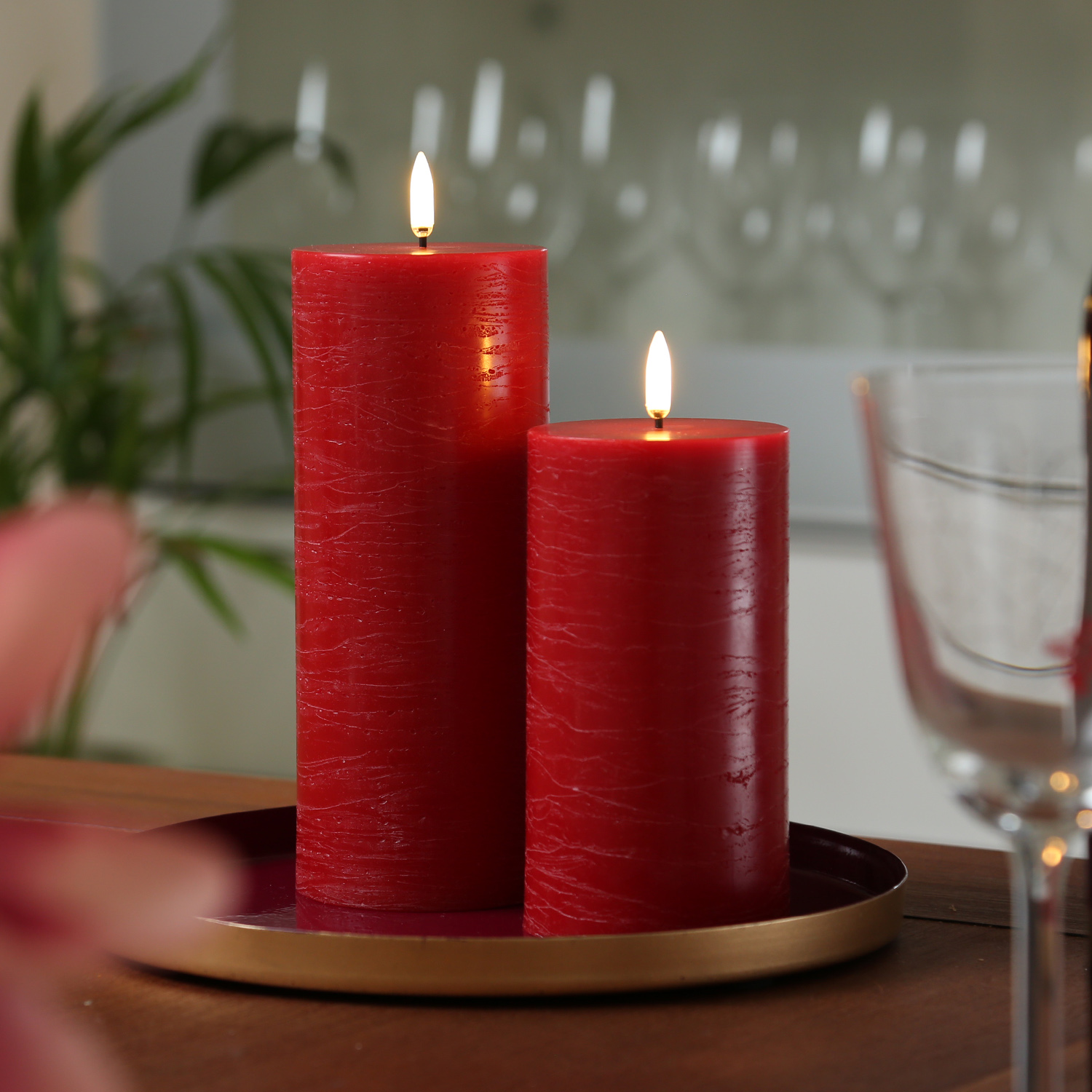 LED Kerze PIA - Rustik-Optik - Echtwachs - H: 15cm - D: 7,8cm - Timer - bis zu 1000 Std. - rot LED Kerze PIA - Rustik-Optik - Echtwachs - H: 15cm - D: 7,8cm - Timer - bis zu 1000 Std. - rot