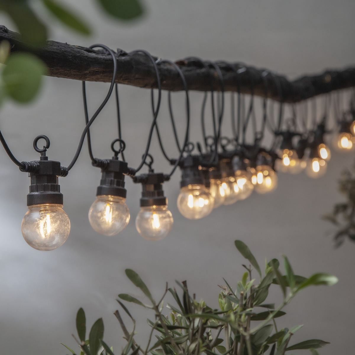 LED Lichterkette "CIRCUS" - 20 Kugeln, D: 5cm - warmweiße Filament LED - 8,8m - inkl.Trafo - outdoor LED Lichterkette "CIRCUS" - 20 Kugeln, D: 5cm - warmweiße Filament LED - 8,8m - inkl.Trafo - outdoor