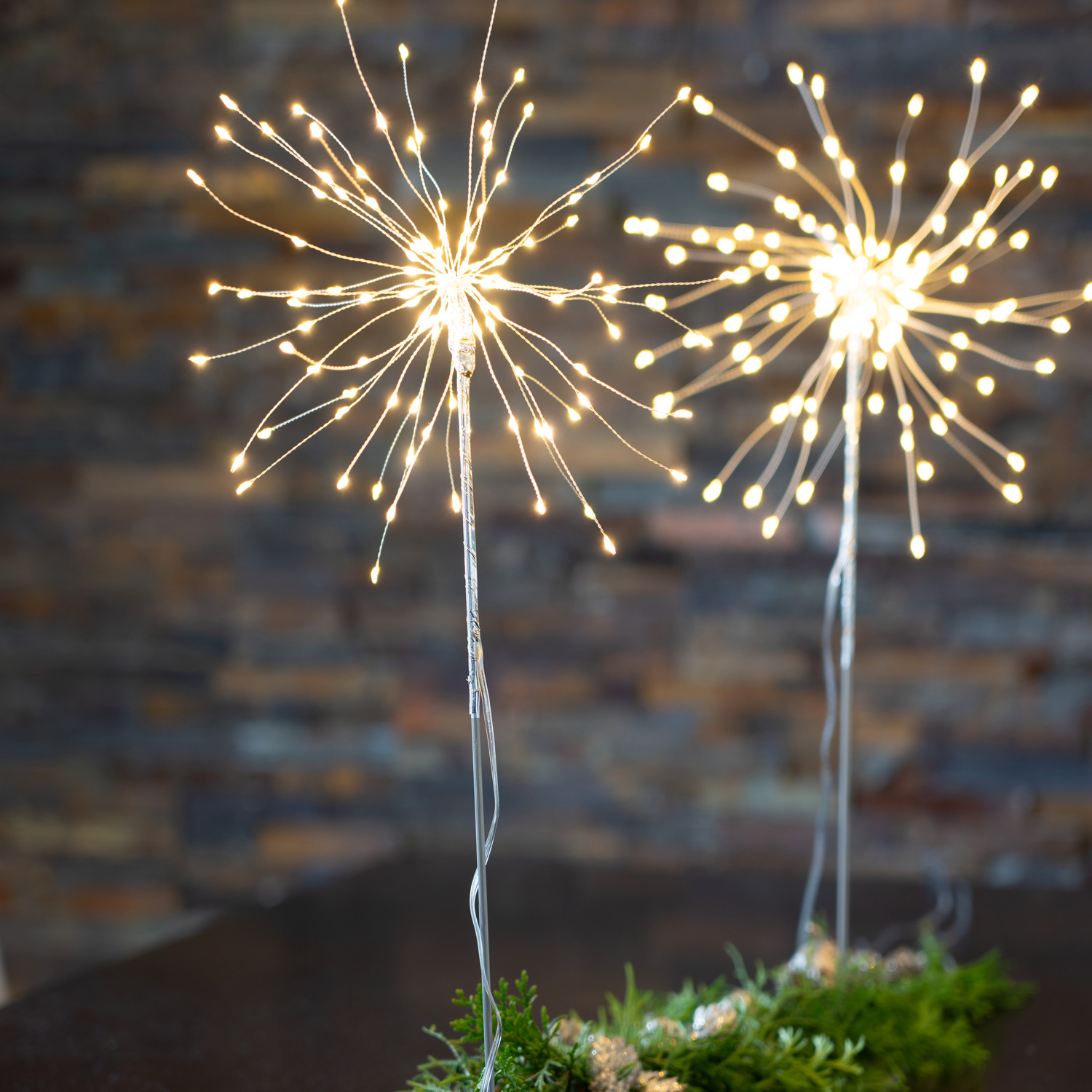 3D LED Stern Feuerwerk - stehend - 120 warmweiße LED - H: 50cm, D: 26cm -  für Innen - silber