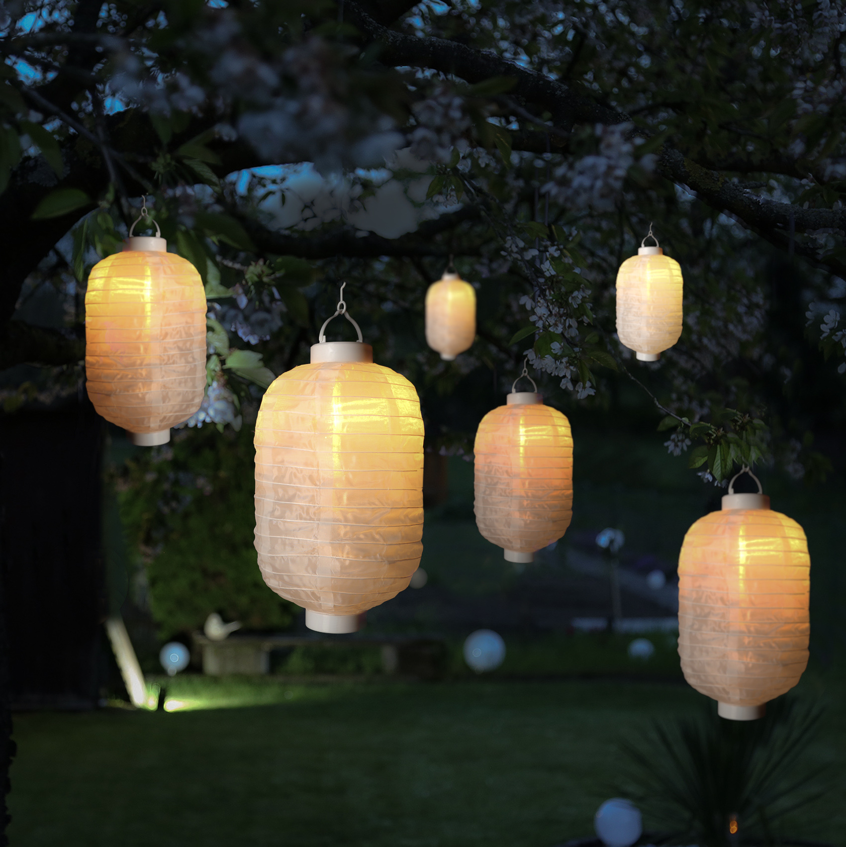 LED Solar Lampion - Flammensimulation - 30 warmweiße LED - H: 30cm - D: 20cm - Lichtsensor - weiß