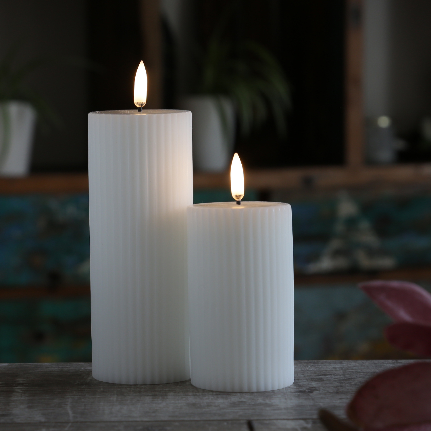 LED Kerze THEA - mit Rillen - Echtwachs - 3D Flamme - D: 5,8cm - H: 10,1cm - Timer - weiß LED Kerze THEA - mit Rillen - Echtwachs - 3D Flamme - D: 5,8cm - H: 10,1cm - Timer - weiß