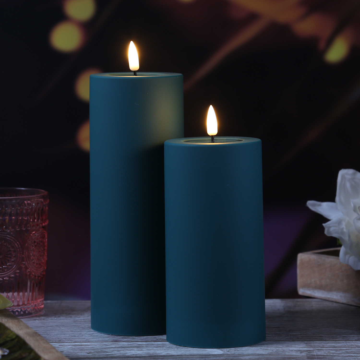 LED Stumpenkerze MIA - Kunststoff - realistische 3D Flamme - H: 15cm - für Außen - dunkelgrün LED Stumpenkerze MIA - Kunststoff - realistische 3D Flamme - H: 15cm - für Außen - dunkelgrün