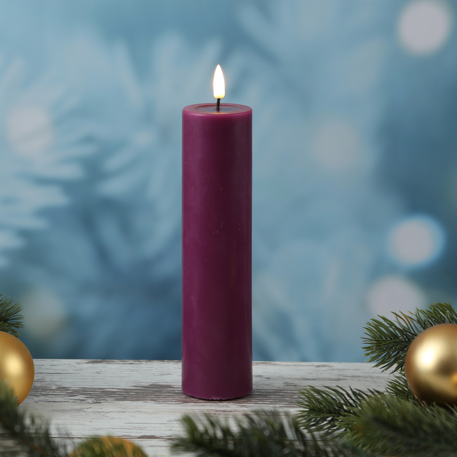 LED Stumpenkerze MIA - Echtwachs - realistische 3D Flamme - H: 20cm - D: 5cm - beere LED Stumpenkerze MIA - Echtwachs - realistische 3D Flamme - H: 20cm - D: 5cm - beere