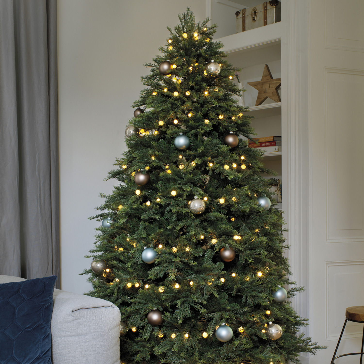 LED Lichterkette BERRY - 120 warmweiße opale Kugeln - 3 unterschiedliche Größen - L: 9m - für Außen LED Lichterkette BERRY - 120 warmweiße opale Kugeln - 3 unterschiedliche Größen - L: 9m - für Außen