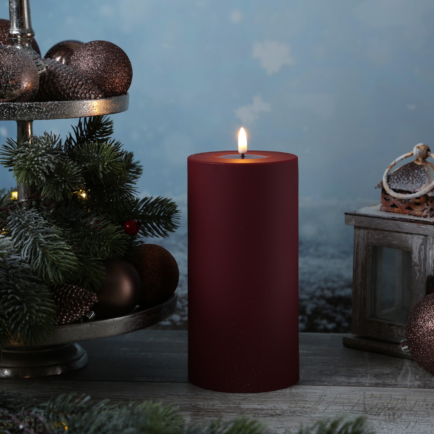 LED Stumpenkerze MIA - Kunststoff - realistische 3D Flamme - H: 20cm - f. Außen - bordeaux/dunkelrot LED Stumpenkerze MIA - Kunststoff - realistische 3D Flamme - H: 20cm - f. Außen - bordeaux/dunkelrot