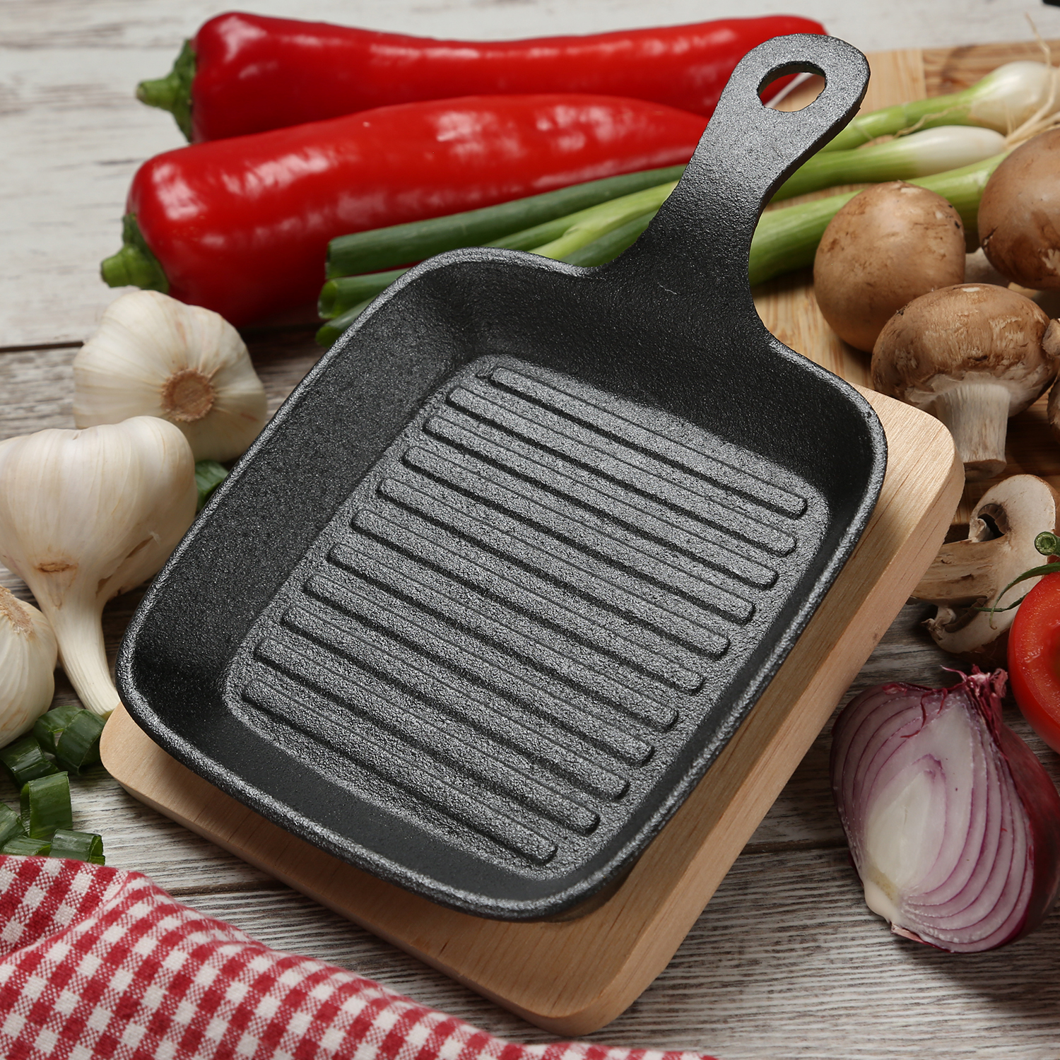 Minipfanne mit Stiel u. Holzuntersetzer - Gusspfanne - Gusseisen - L: 14cm - Servierpfanne