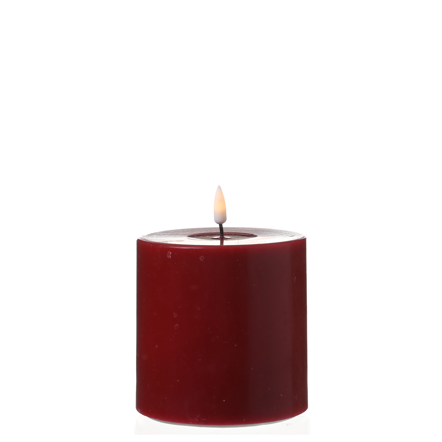 LED Stumpenkerze MIA - Echtwachs - realistische 3D Flamme - H: 10cm - D: 10cm - bordeauxrot LED Stumpenkerze MIA - Echtwachs - realistische 3D Flamme - H: 10cm - D: 10cm - bordeauxrot