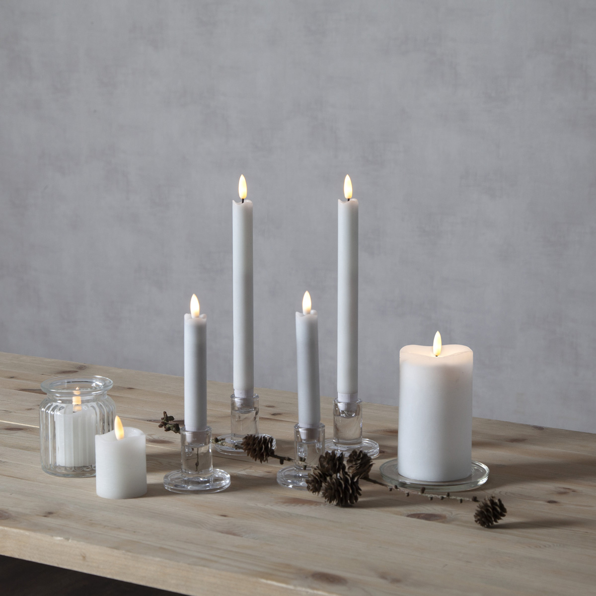 LED Stumpenkerze "Flamme" - Echtwachs - warmweiße Flamme - H: 14cm - Batteriebetrieb - Timer LED Stumpenkerze "Flamme" - Echtwachs - warmweiße Flamme - H: 14cm - Batteriebetrieb - Timer