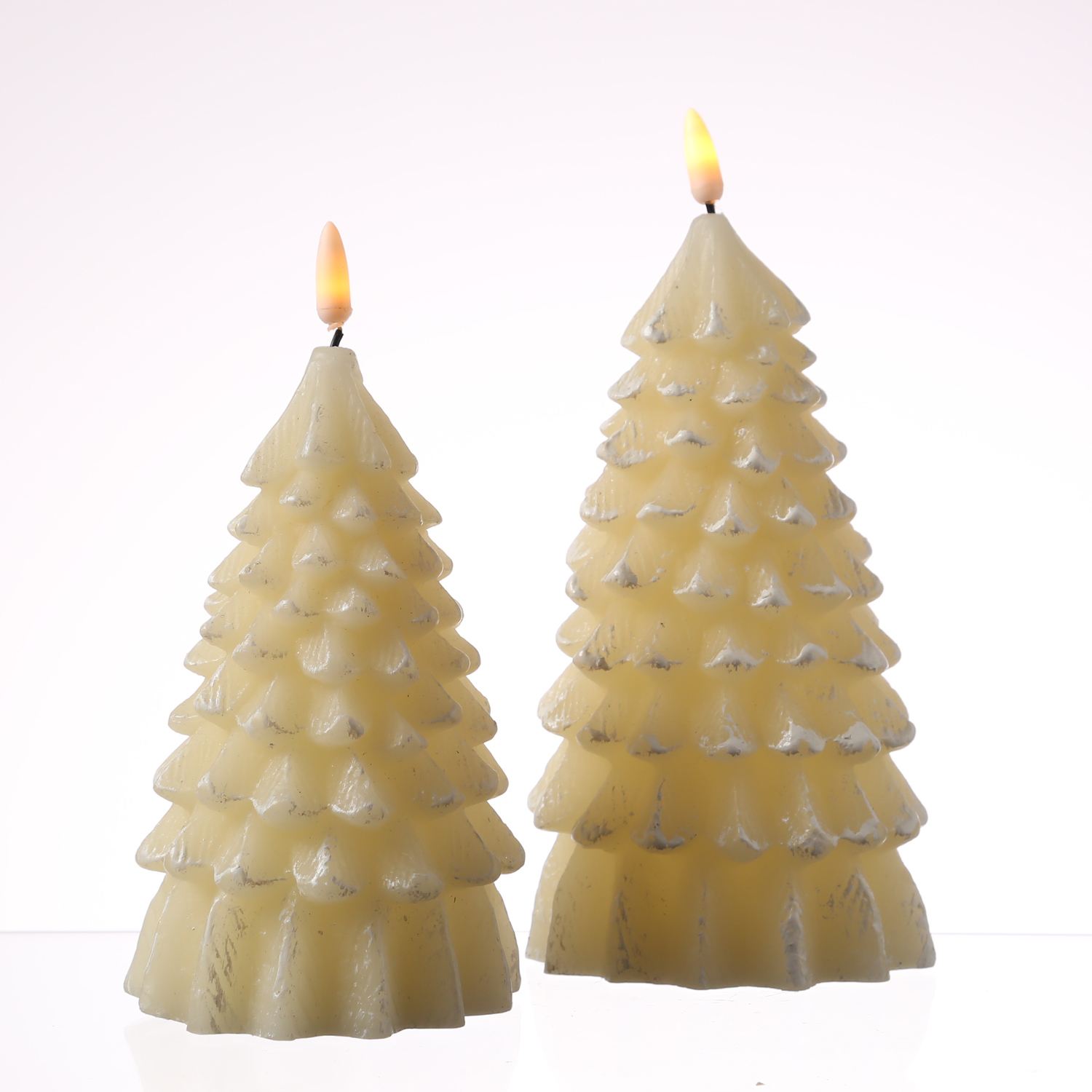 LED Kerze Tannenbaum - Echtwachs - warmweiße 3D Flamme - H: 18cm - Timer - creme LED Kerze Tannenbaum - Echtwachs - warmweiße 3D Flamme - H: 18cm - Timer - creme