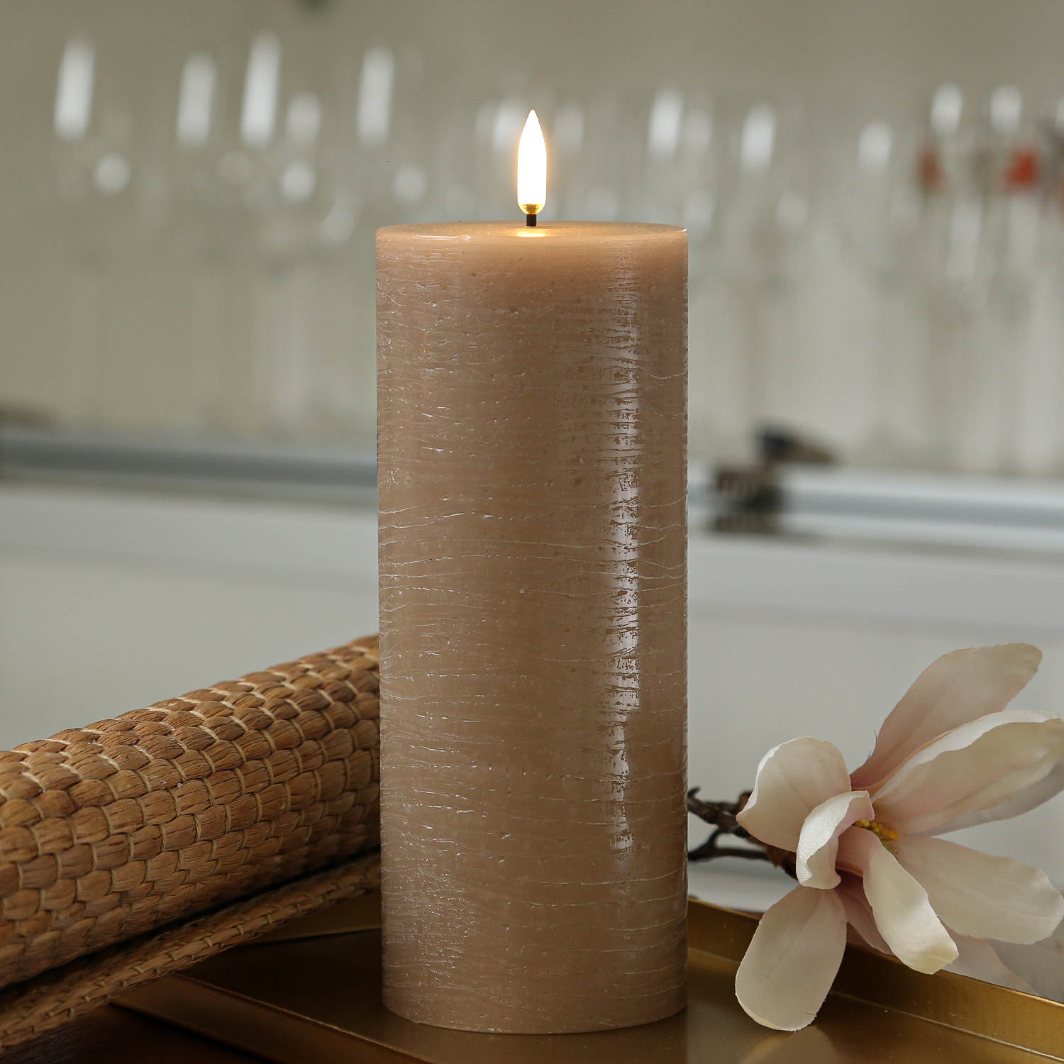 LED Kerze PIA - Rustik-Optik - Echtwachs - H: 20cm - D: 7,8cm - Timer - bis zu 1000 Std. - beige LED Kerze PIA - Rustik-Optik - Echtwachs - H: 20cm - D: 7,8cm - Timer - bis zu 1000 Std. - beige