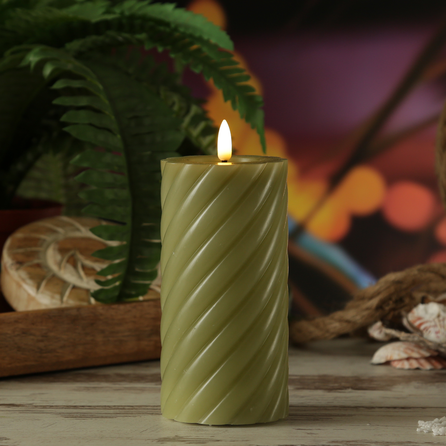 LED Stumpenkerze TWIST - Echtwachs - warmweiße 3D Flamme - H: 17,5cm - Batterie - Timer - grün LED Stumpenkerze TWIST - Echtwachs - warmweiße 3D Flamme - H: 17,5cm - Batterie - Timer - grün