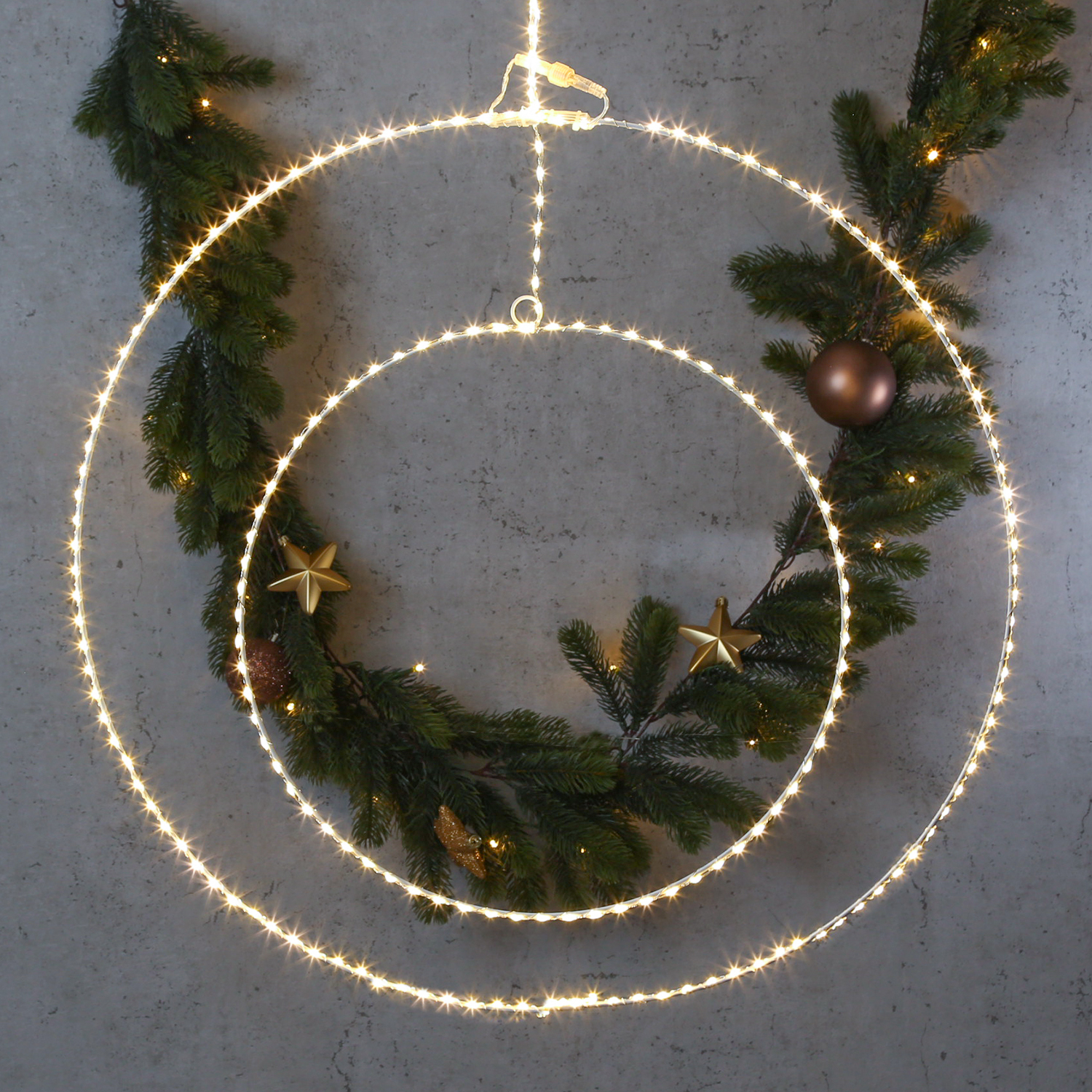 LED Metallring - hängend - 165 warmweiße LED - D: 58cm - Außentrafo - weiß LED Metallring - hängend - 165 warmweiße LED - D: 58cm - Außentrafo - weiß