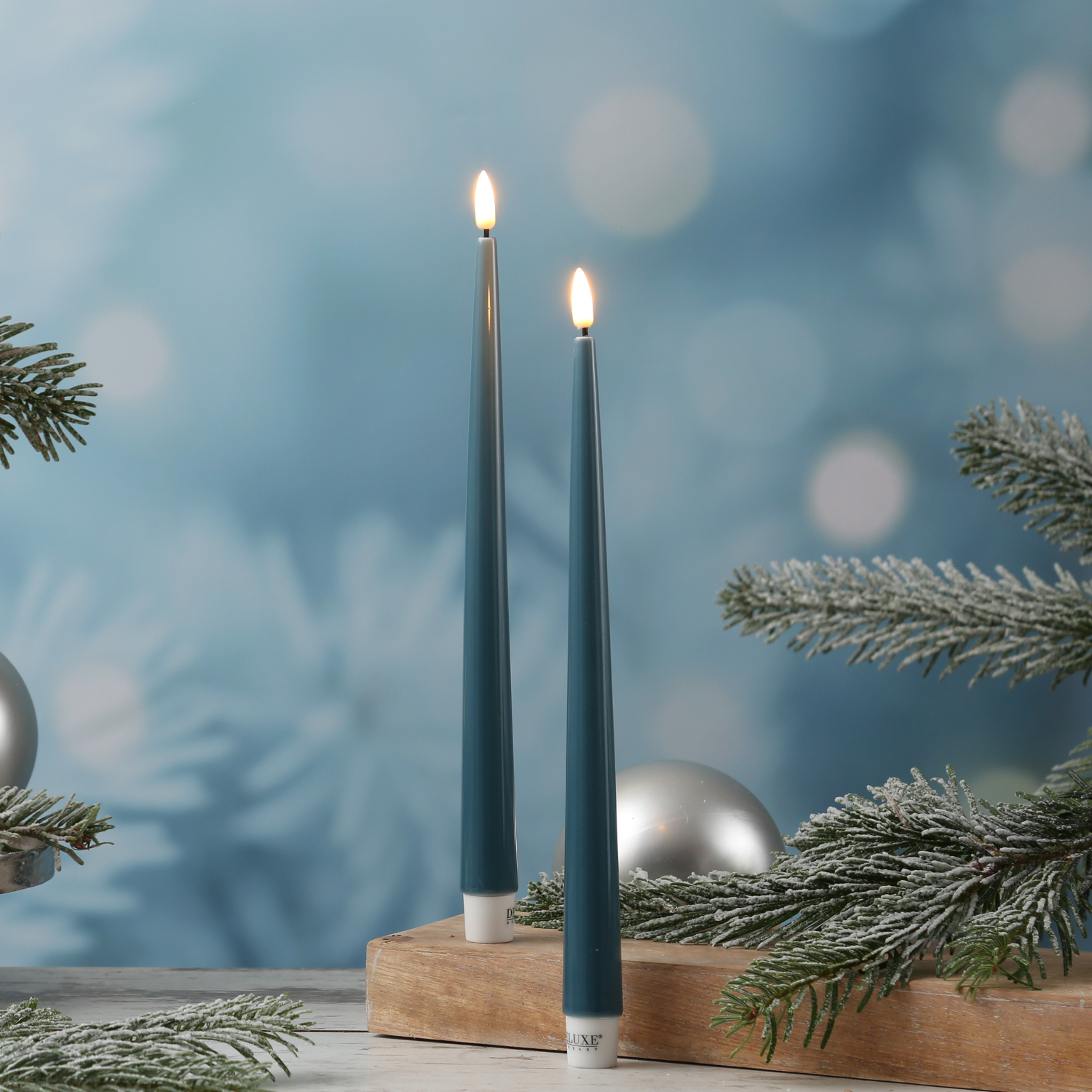 LED Stabkerzen ELLA - Echtwachs - realistische 3D Flamme - H: 28cm - jadegrün - 2 Stück LED Stabkerzen ELLA - Echtwachs - realistische 3D Flamme - H: 28cm - jadegrün - 2 Stück