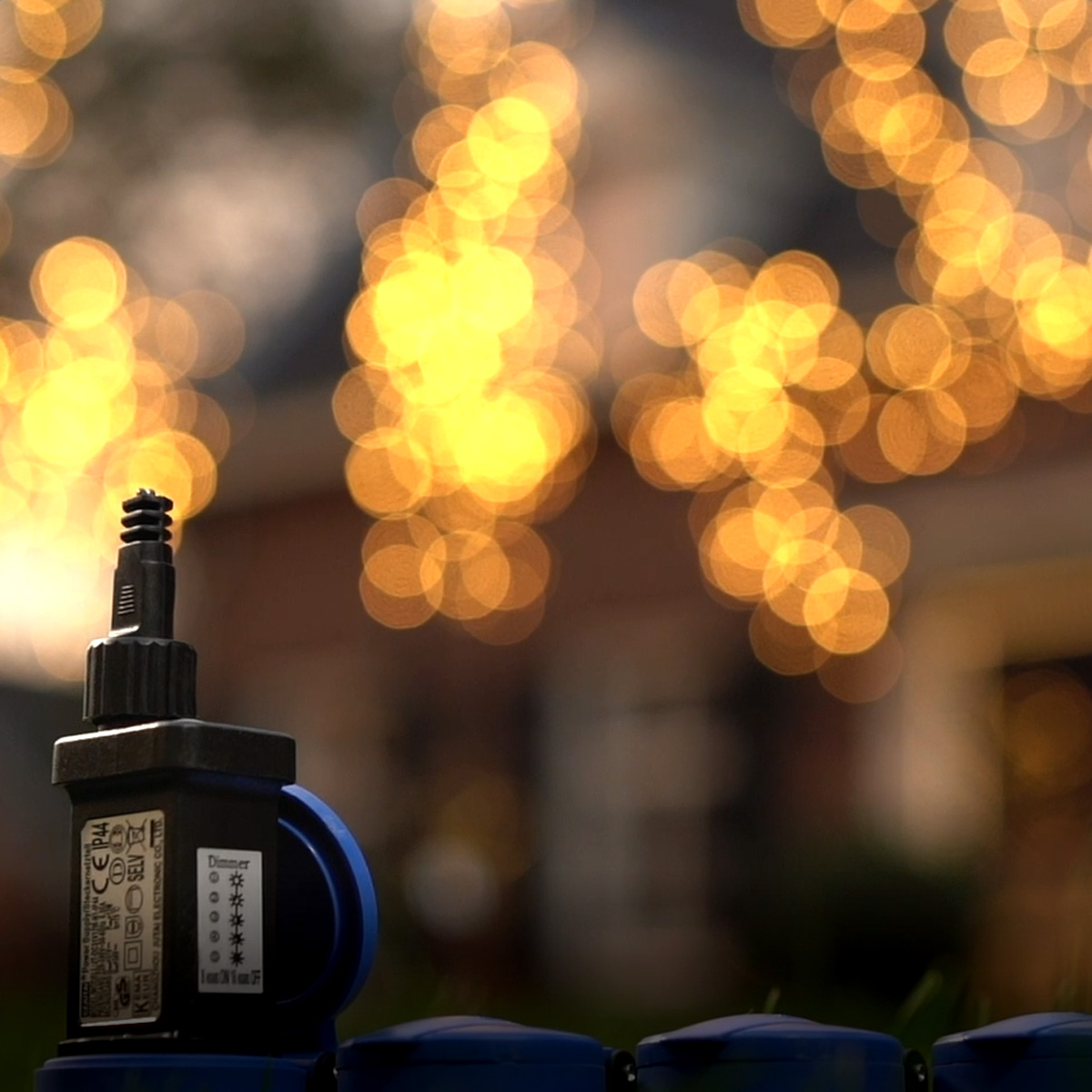 LED Outdoor Weihnachtsbaum - 1800 warmweiße LED - H: 3m - Dimmer - Timer - aufklappbar - schwarz