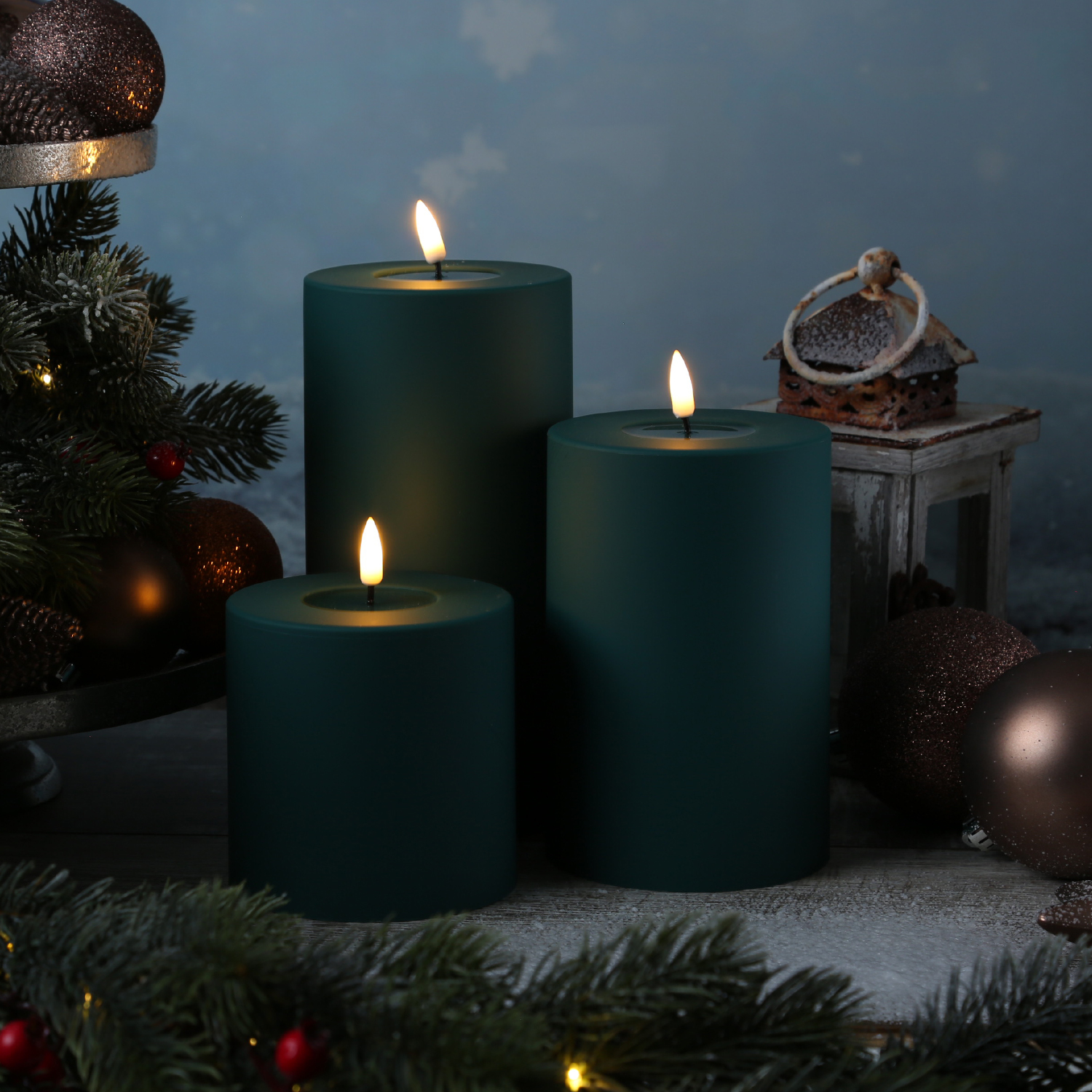 LED Stumpenkerze MIA - Kunststoff - realistische 3D Flamme - H: 10cm - f. Außen - dunkelgrün LED Stumpenkerze MIA - Kunststoff - realistische 3D Flamme - H: 10cm - f. Außen - dunkelgrün