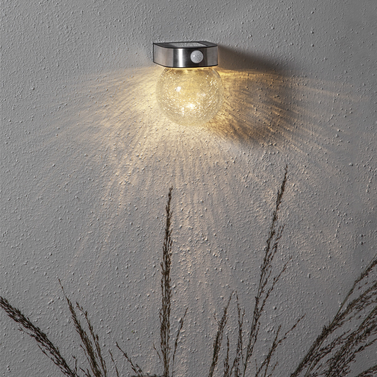 LED Solar Wandleuchte "Glory" - 4 warmweiße LED - H: 14,5cm - Dämmerungssensor & Bewegungssensor