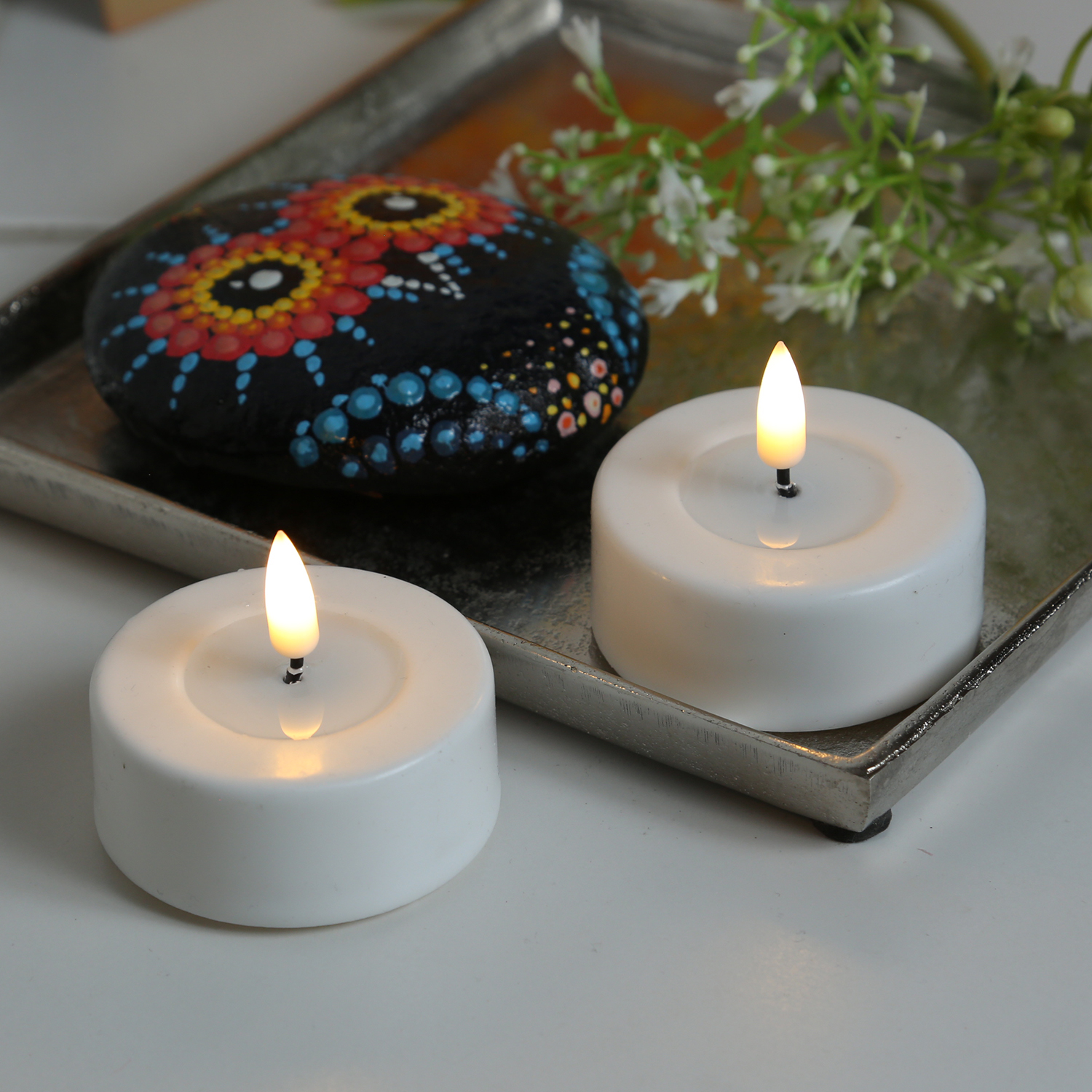 LED Teelicht MIA - Kunststoff - realistische 3D Flamme - H:4,5cm - D:6,1cm - Batterie - weiß - 2Stk. LED Teelicht MIA - Kunststoff - realistische 3D Flamme - H:4,5cm - D:6,1cm - Batterie - weiß - 2Stk.