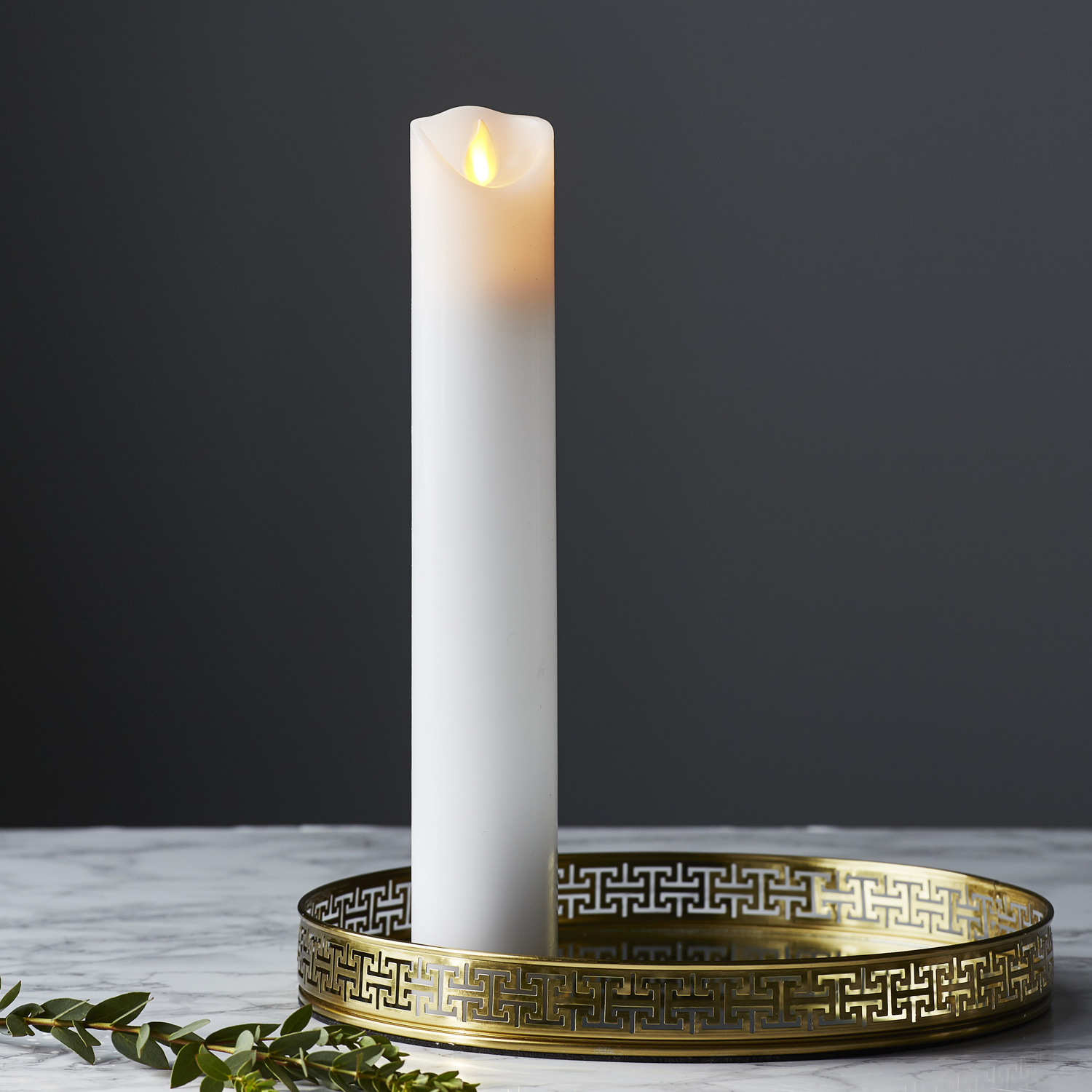 LED Stumpenkerze - Taufkerze - Echtwachs - mechanische Flamme - H: 30cm, D: 5cm - Timer - weiß LED Stumpenkerze - Taufkerze - Echtwachs - mechanische Flamme - H: 30cm, D: 5cm - Timer - weiß