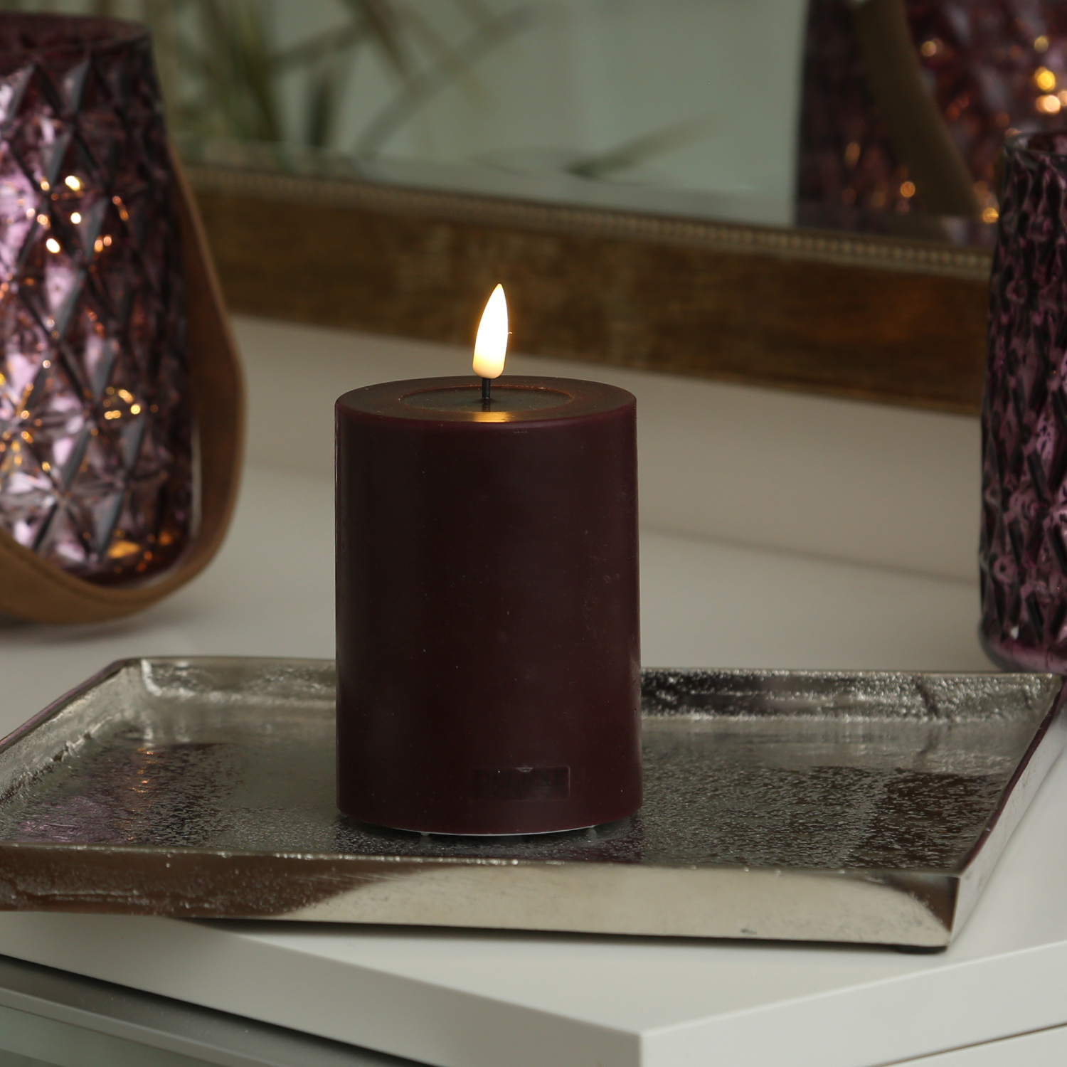 LED Stumpenkerze MIA - Echtwachs - realistische 3D Flamme - H: 10cm - D: 7,5cm - weinrot LED Stumpenkerze MIA - Echtwachs - realistische 3D Flamme - H: 10cm - D: 7,5cm - weinrot