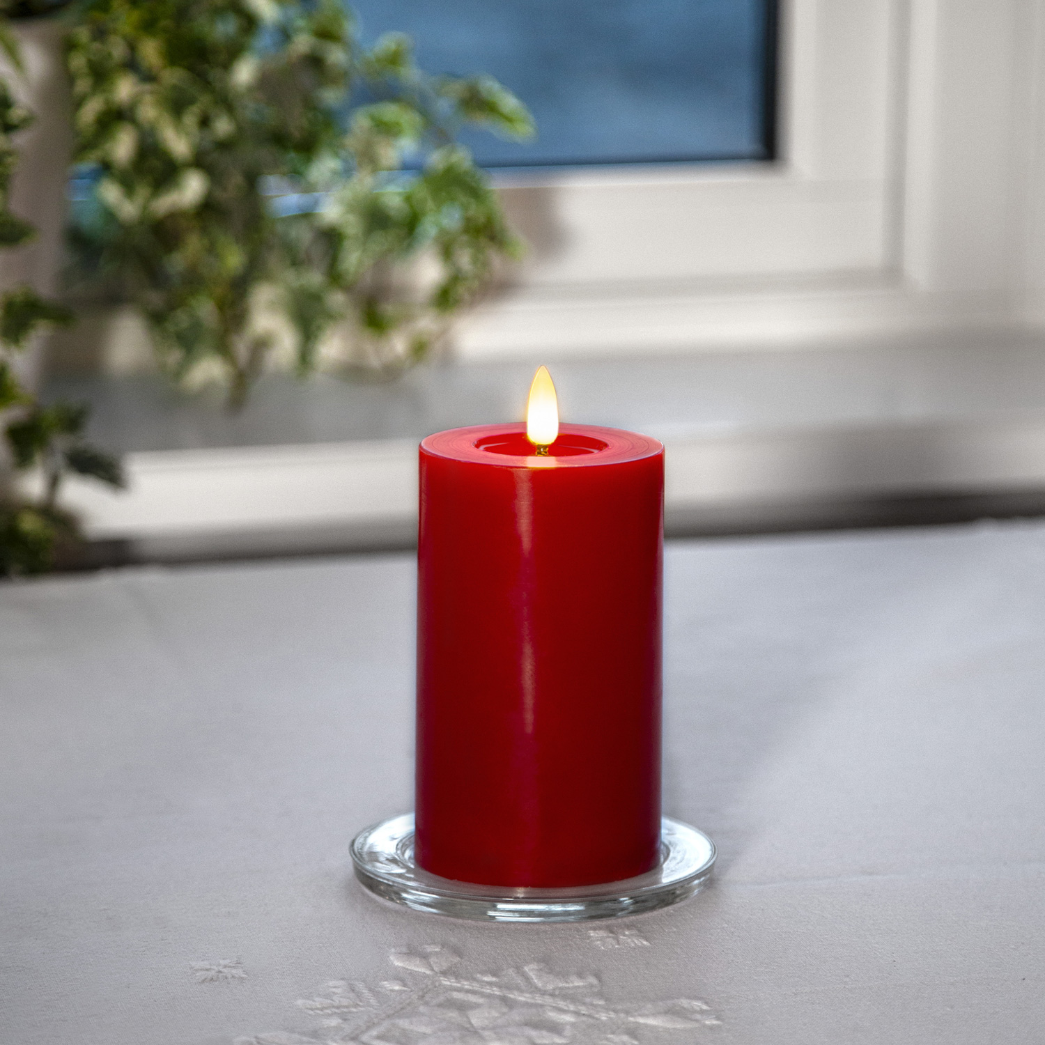 LED Stumpenkerze LINA - Echtwachs - realistische 3D Flamme - H: 15cm - Batterie - Timer - rot LED Stumpenkerze LINA - Echtwachs - realistische 3D Flamme - H: 15cm - Batterie - Timer - rot