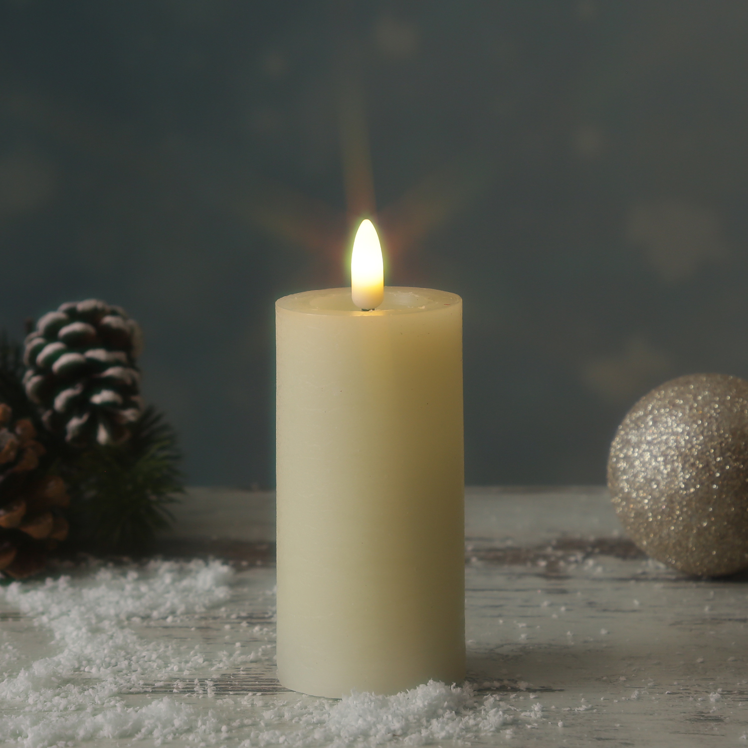LED Kerze LINA - Rustik-Optik - Echtwachs - 3D Flamme - H: 12,5cm - D: 5cm - Timer - creme LED Kerze LINA - Rustik-Optik - Echtwachs - 3D Flamme - H: 12,5cm - D: 5cm - Timer - creme