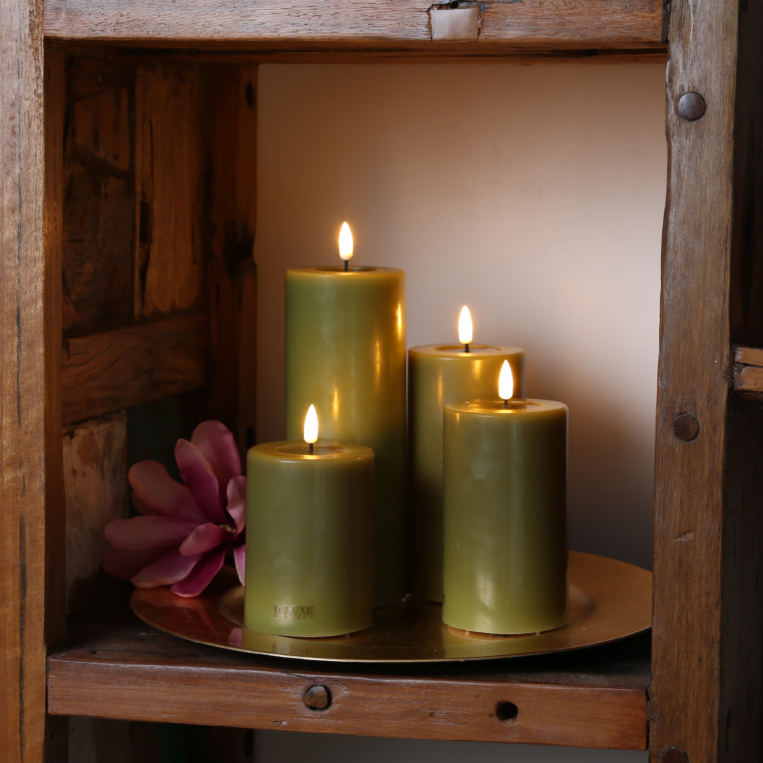 LED Stumpenkerze MIA - Echtwachs - realistische 3D Flamme - H: 12,5cm - Batteriebetrieb - olivgrün LED Stumpenkerze MIA - Echtwachs - realistische 3D Flamme - H: 12,5cm - Batteriebetrieb - olivgrün