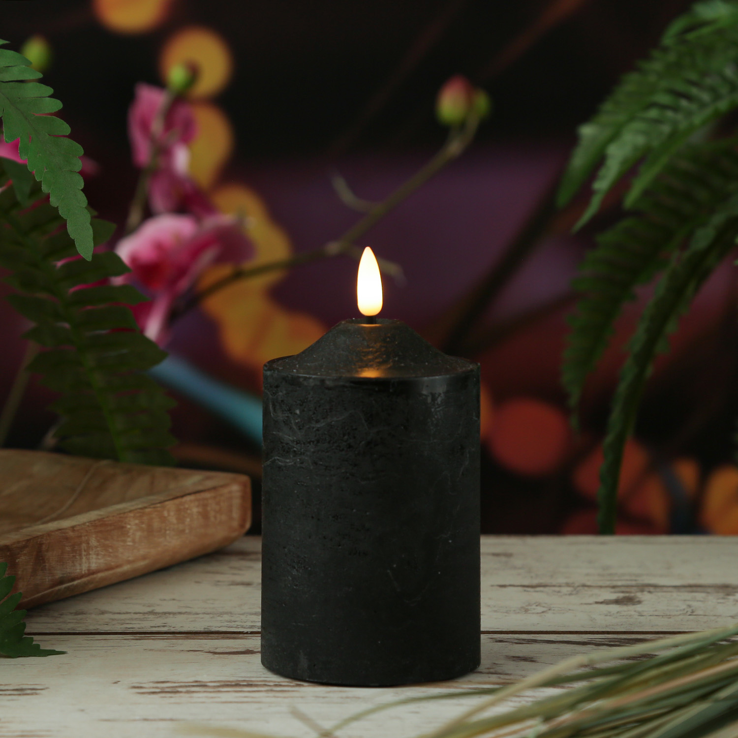 LED Stumpenkerze "Flamme" - Echtwachs - warmweiße LED - H: 15cm, D: 7,5cm - Timer - schwarz LED Stumpenkerze "Flamme" - Echtwachs - warmweiße LED - H: 15cm, D: 7,5cm - Timer - schwarz