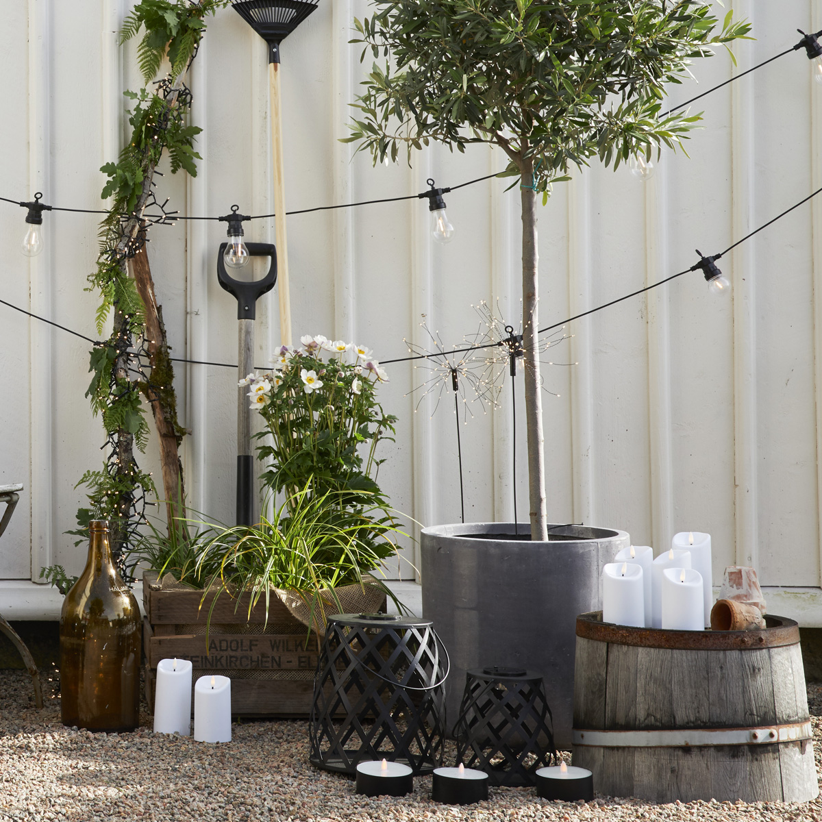 LED Stumpenkerze "Flamme" - Kunststoff - warmweiße 3D Flamme - H: 15cm - Timer - outdoor - weiß LED Stumpenkerze "Flamme" - Kunststoff - warmweiße 3D Flamme - H: 15cm - Timer - outdoor - weiß