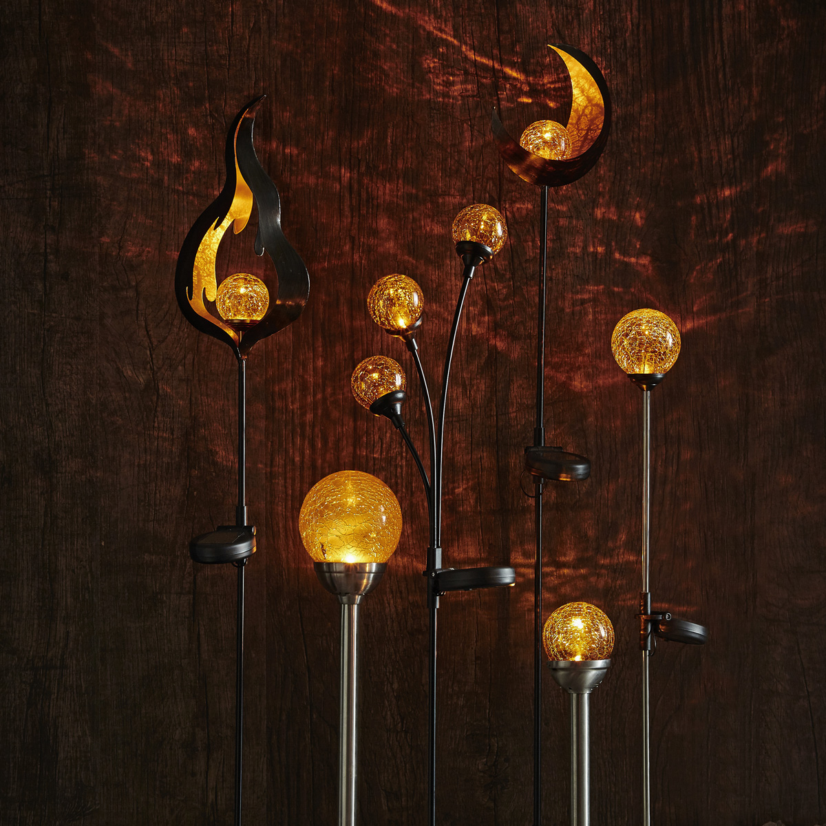 LED Solarstab "Feuer"- schwarz - amber LED - Glaskugel in Flamme - H: 85cm - Dämmerungssensor LED Solarstab "Feuer"- schwarz - amber LED - Glaskugel in Flamme - H: 85cm - Dämmerungssensor