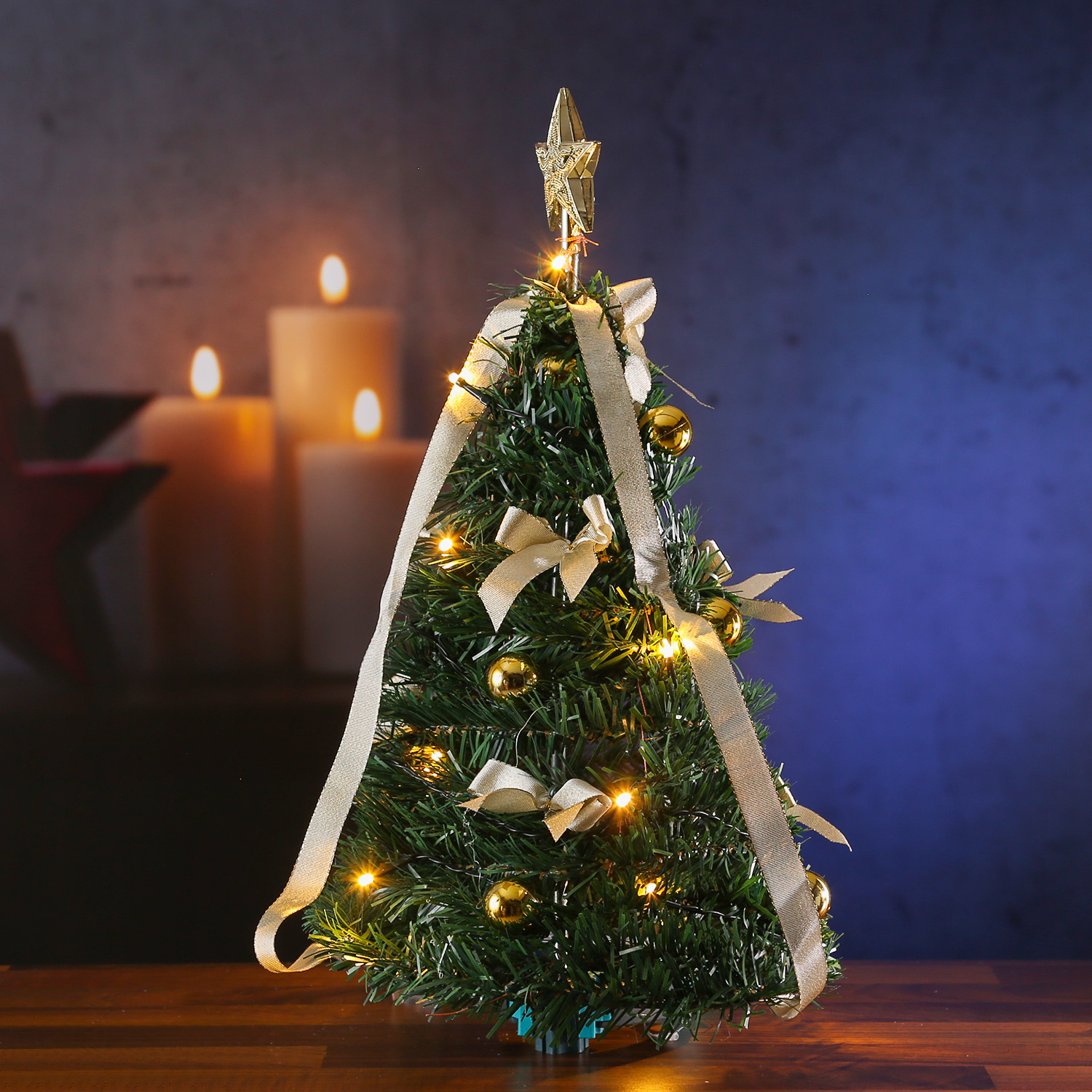 LED Weihnachtsbaum - dekoriert - stehend - 10 warmweiße LED - H: 50,5cm - Batterie - grün/gold LED Weihnachtsbaum - dekoriert - stehend - 10 warmweiße LED - H: 50,5cm - Batterie - grün/gold