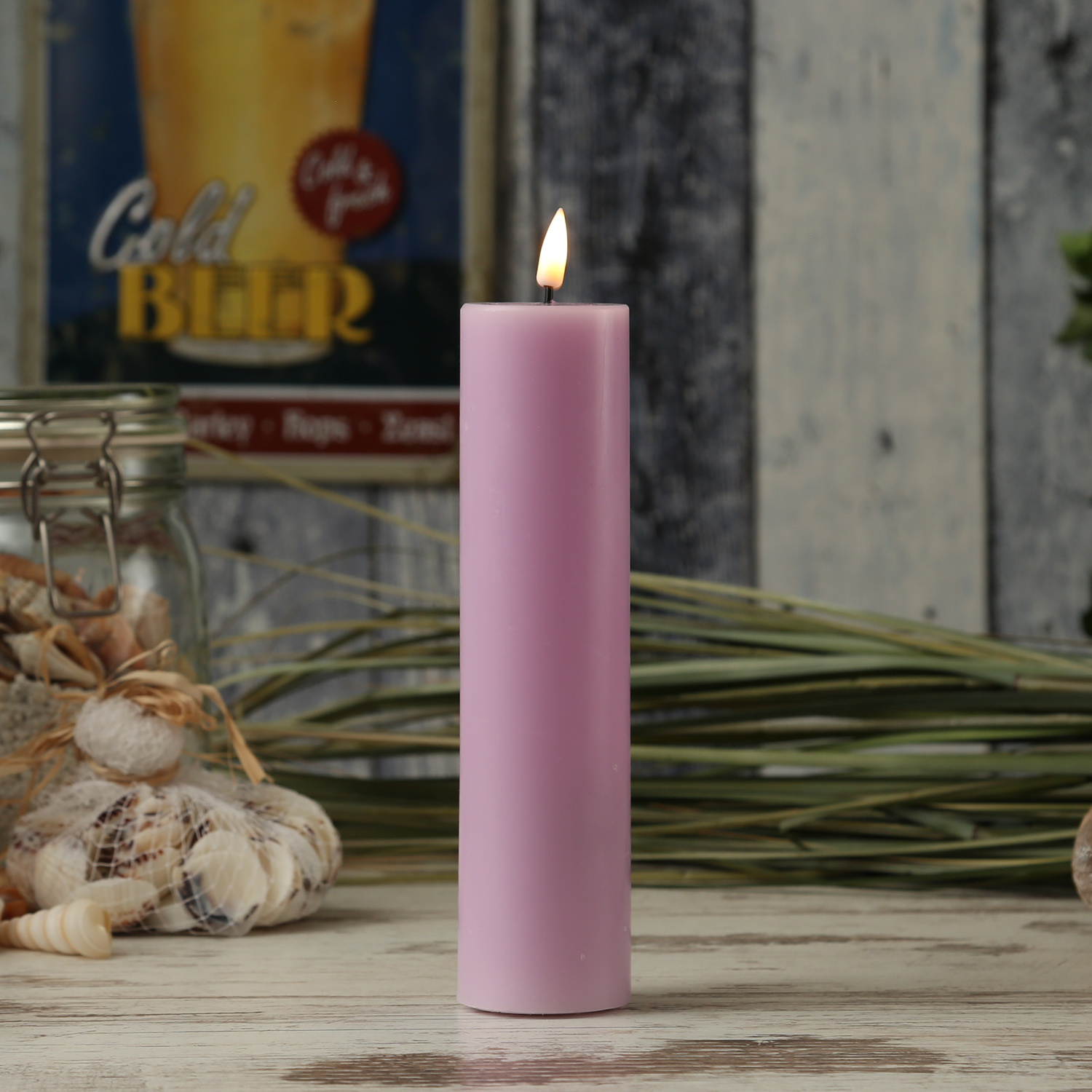 LED Stumpenkerze MIA - Echtwachs - realistische 3D Flamme - H: 20cm - D: 5cm - lavendel LED Stumpenkerze MIA - Echtwachs - realistische 3D Flamme - H: 20cm - D: 5cm - lavendel