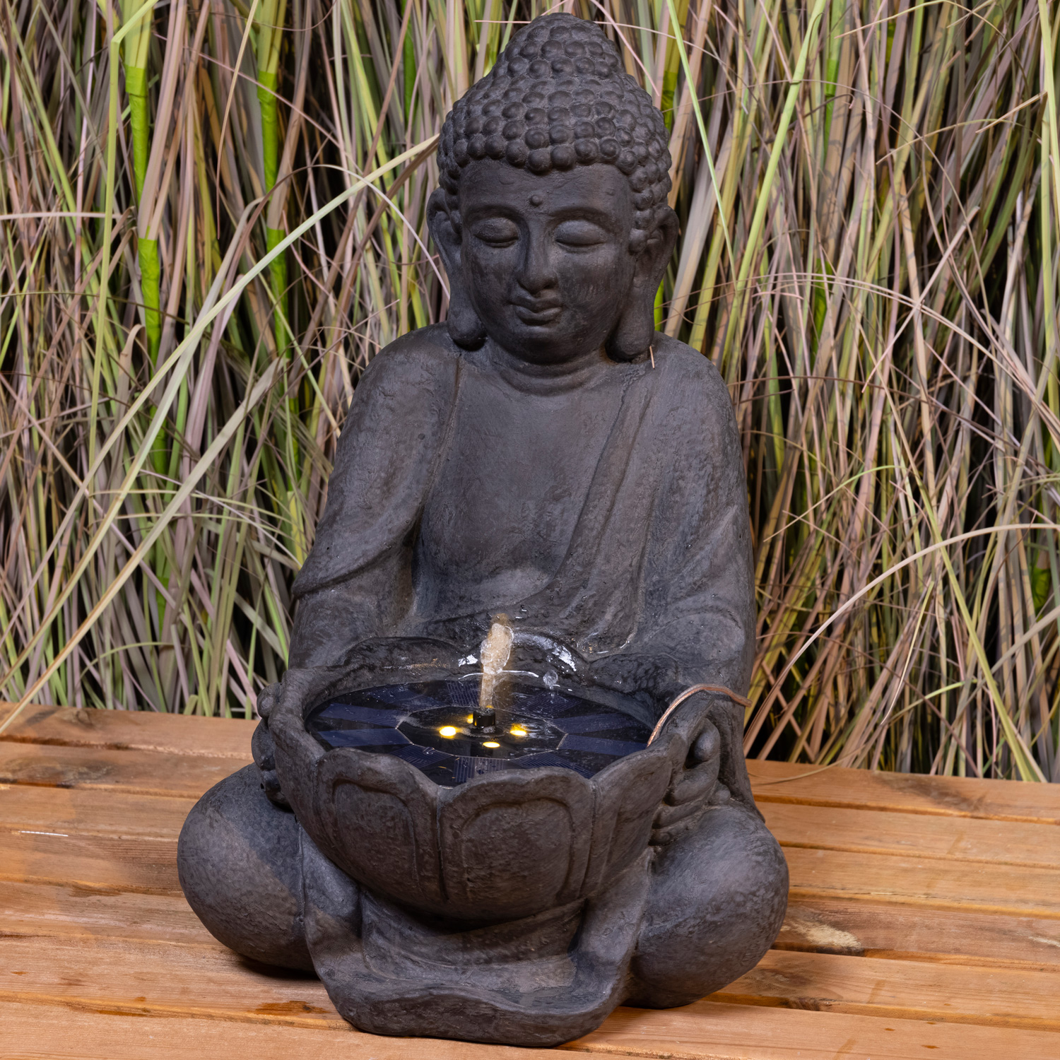 LED Solar Brunnen Buddha - Gartenbrunnen - GRC Beton - 4 warmweiße LED - H: 45cm - Außen - grau