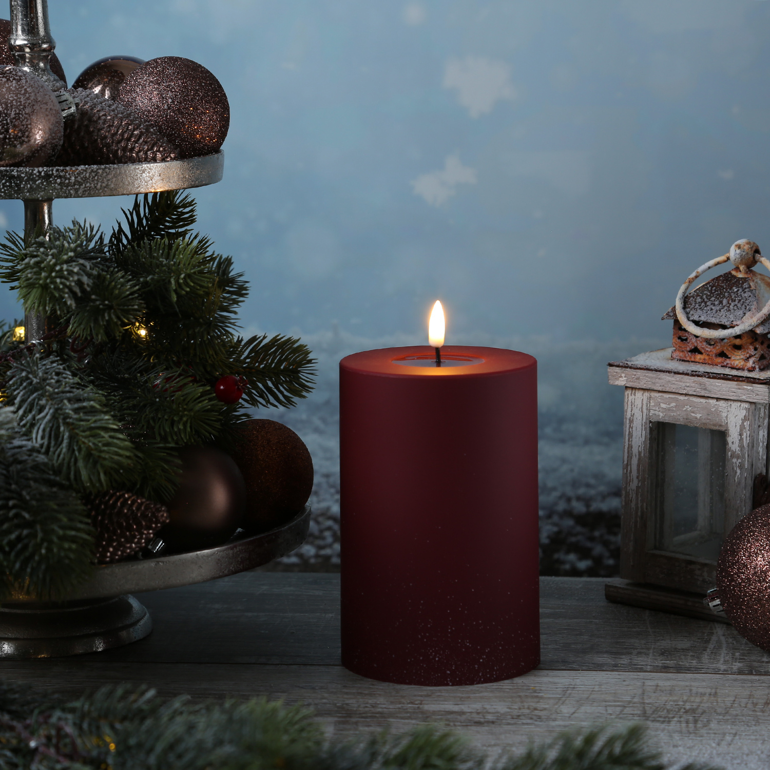 LED Stumpenkerze MIA - Kunststoff - realistische 3D Flamme - H: 15cm - f. Außen - bordeaux/dunkelrot LED Stumpenkerze MIA - Kunststoff - realistische 3D Flamme - H: 15cm - f. Außen - bordeaux/dunkelrot
