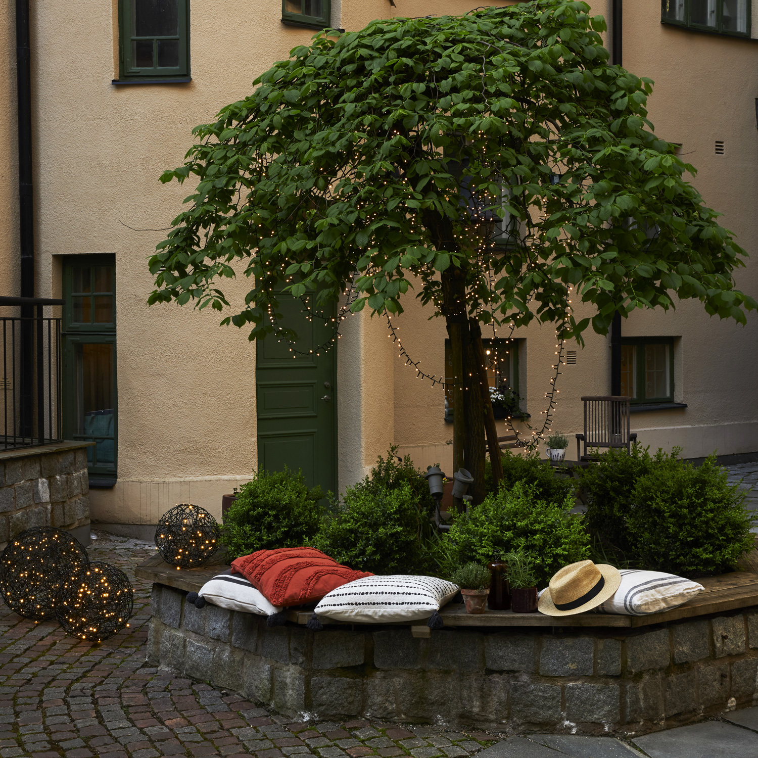 LED Lichterkette - Serie LED - outdoor - 800 neutralweiße LED - L: 16m - schwarzes Kabel LED Lichterkette - Serie LED - outdoor - 800 neutralweiße LED - L: 16m - schwarzes Kabel