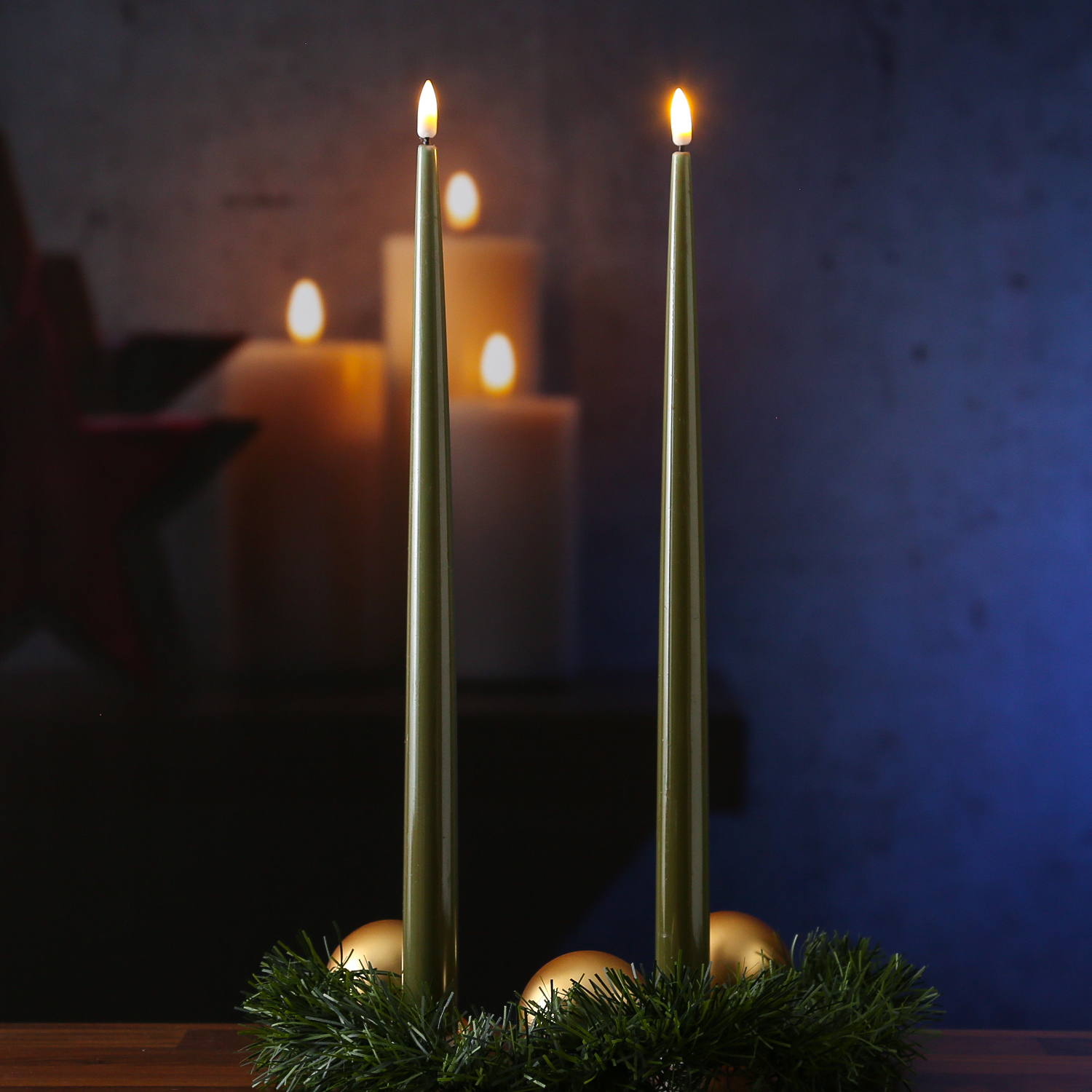 LED Stabkerzen ELLA - Echtwachs - realistische 3D Flamme - H: 38cm - olivgrün - 2 Stück LED Stabkerzen ELLA - Echtwachs - realistische 3D Flamme - H: 38cm - olivgrün - 2 Stück