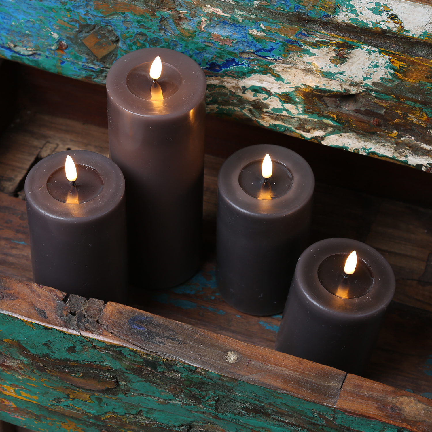 LED Stumpenkerze MIA - Echtwachs - realistische 3D Flamme - H: 10cm - Batteriebetrieb - mokkafarben LED Stumpenkerze MIA - Echtwachs - realistische 3D Flamme - H: 10cm - Batteriebetrieb - mokkafarben