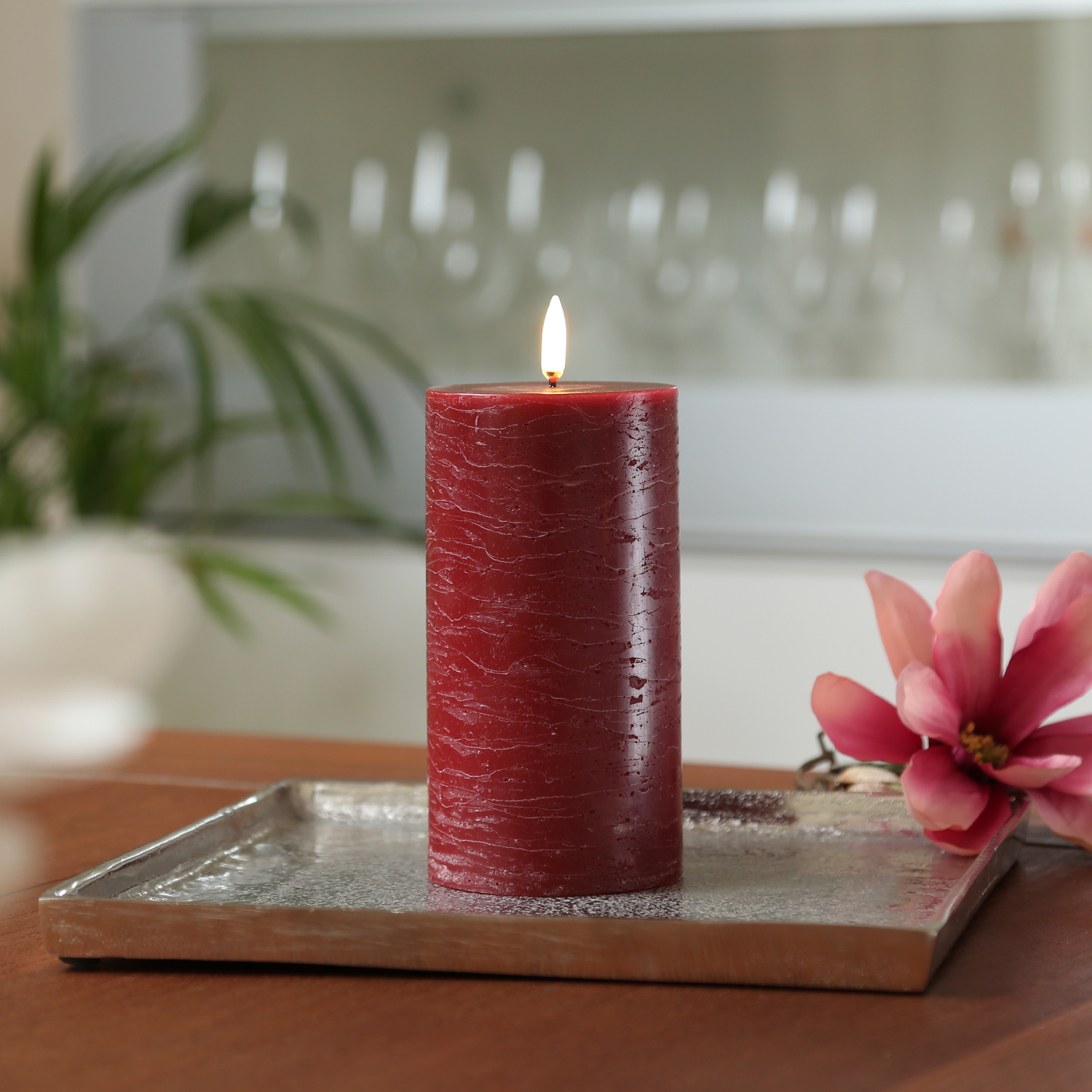 LED Kerze PIA - Rustik-Optik - Echtwachs - H: 15cm - D: 7,8cm - Timer - bis zu 1000 Std. - dunkelrot LED Kerze PIA - Rustik-Optik - Echtwachs - H: 15cm - D: 7,8cm - Timer - bis zu 1000 Std. - dunkelrot