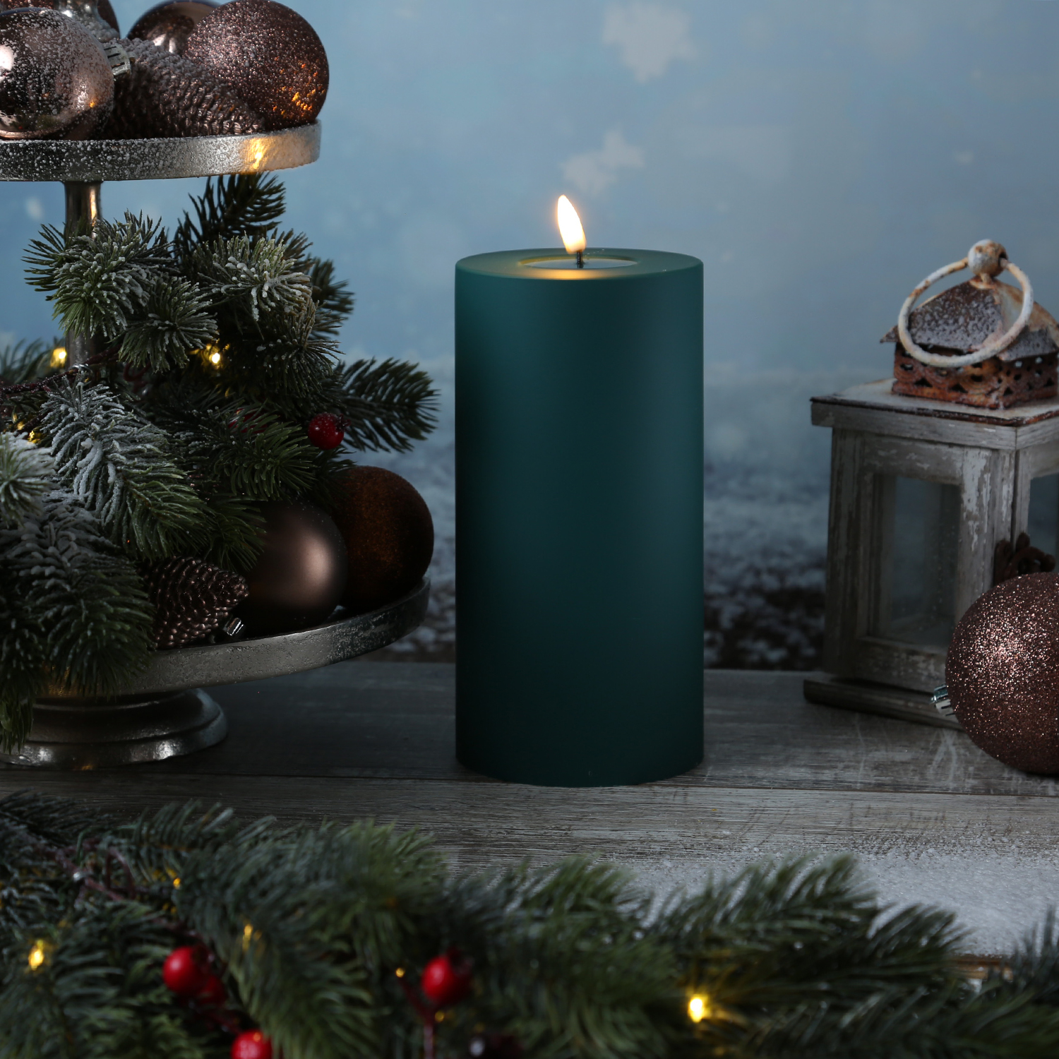 LED Stumpenkerze MIA - Kunststoff - realistische 3D Flamme - H: 20cm - f. Außen - dunkelgrün LED Stumpenkerze MIA - Kunststoff - realistische 3D Flamme - H: 20cm - f. Außen - dunkelgrün