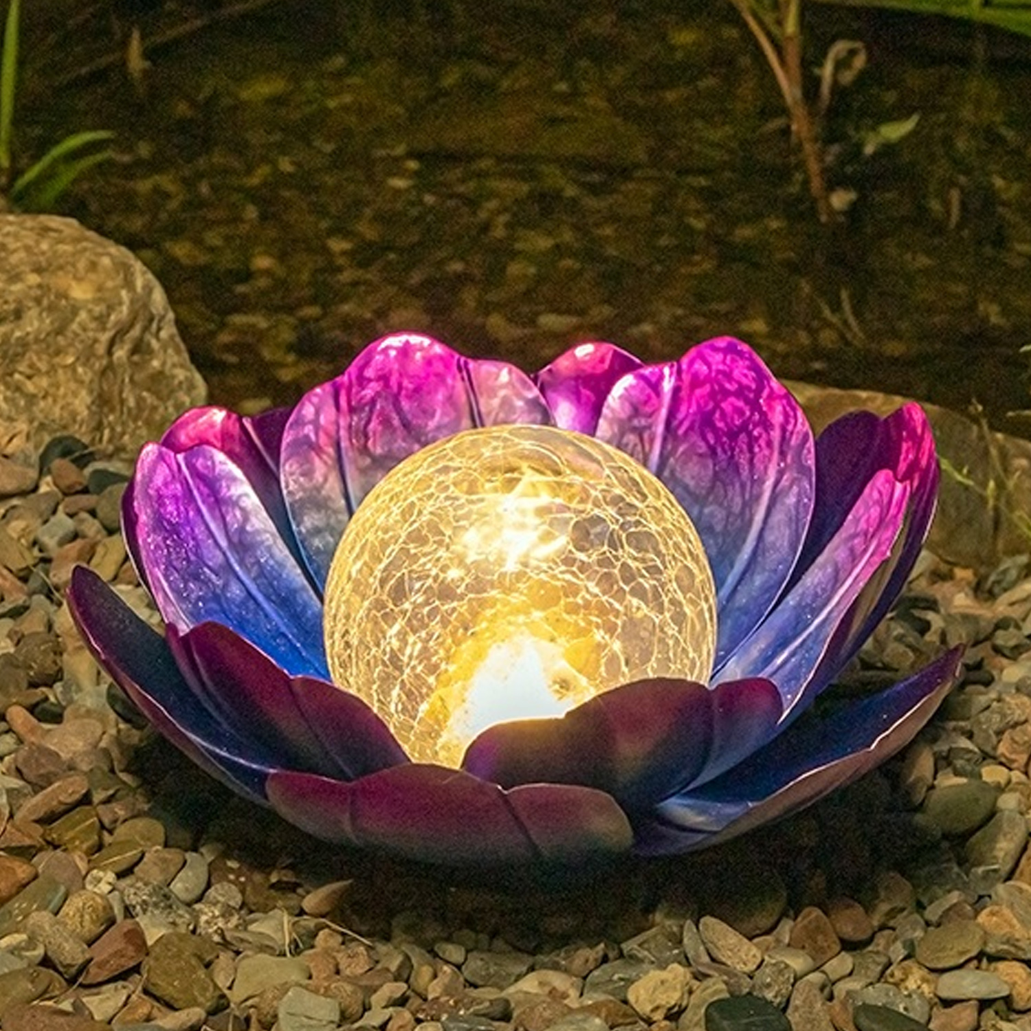 Solar Lotusblüte - crackle Glaskugel - Metall - warmweißes Licht - violett/lila Solar Lotusblüte - crackle Glaskugel - Metall - warmweißes Licht - violett/lila