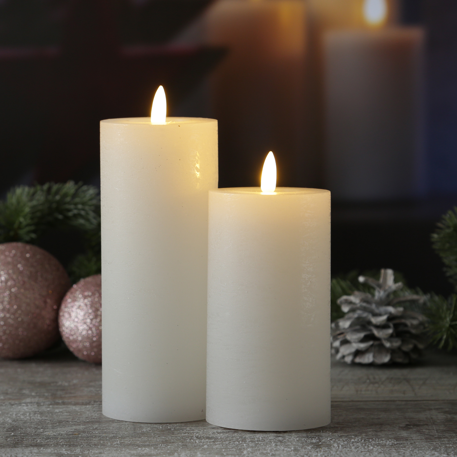 LED Kerze LINA - Rustik-Optik - Echtwachs - 3D Flamme - H: 15cm - D: 7cm - Batterie - Timer - weiß LED Kerze LINA - Rustik-Optik - Echtwachs - 3D Flamme - H: 15cm - D: 7cm - Batterie - Timer - weiß