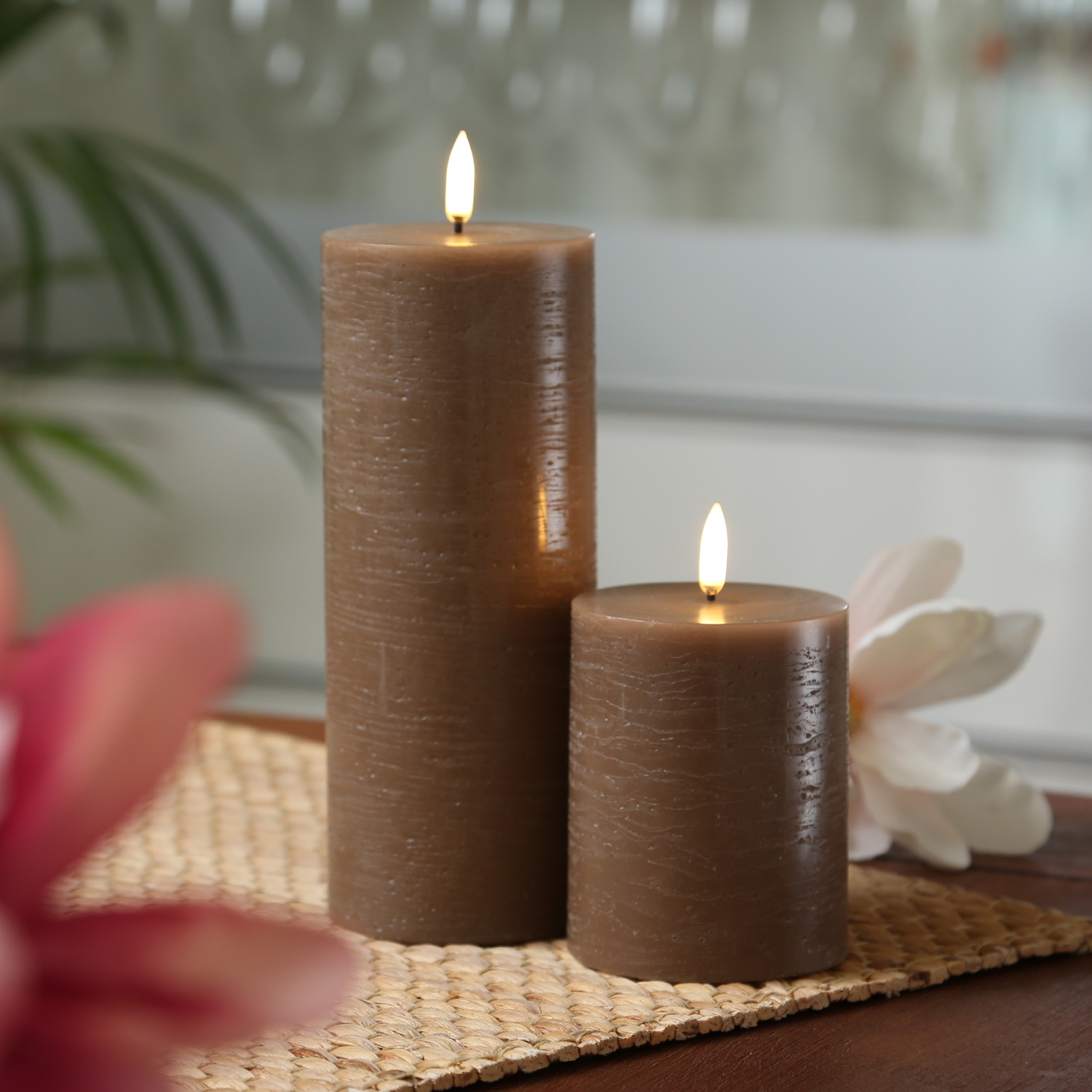 LED Kerze PIA - Rustik-Optik - Echtwachs - H: 20cm - D: 7,8cm - Timer - bis zu 1000 Std. - karamell LED Kerze PIA - Rustik-Optik - Echtwachs - H: 20cm - D: 7,8cm - Timer - bis zu 1000 Std. - karamell