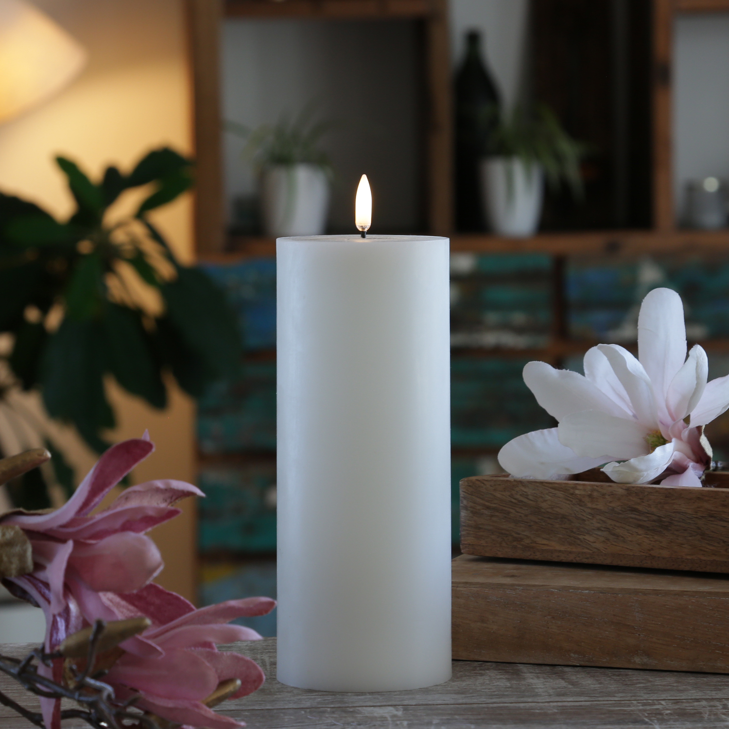 LED Kerze THEA - Echtwachs - 3D Flamme - H: 20cm - D: 7,8cm - Timer - bis zu 1000 Std. - weiß LED Kerze THEA - Echtwachs - 3D Flamme - H: 20cm - D: 7,8cm - Timer - bis zu 1000 Std. - weiß