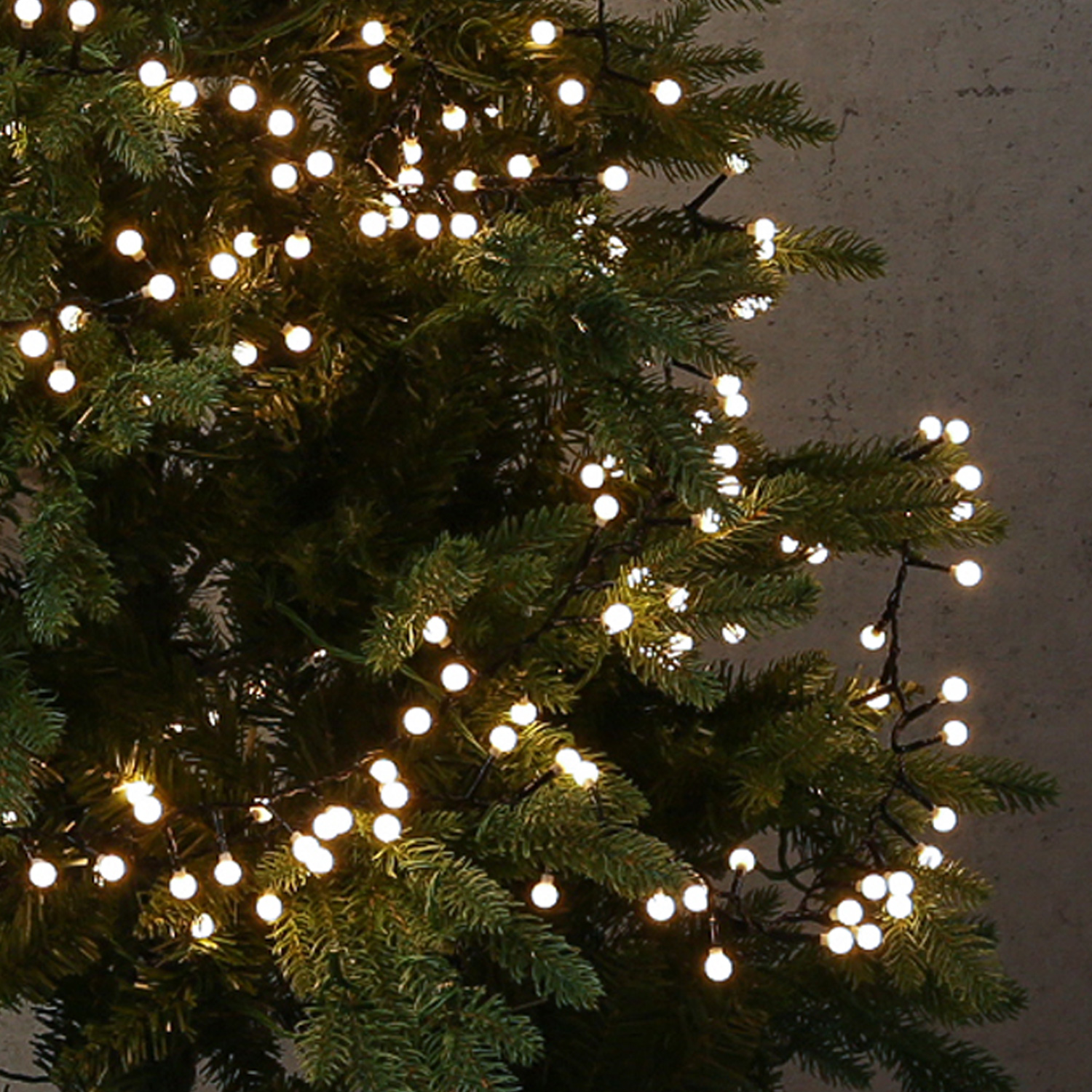 LED Lichterkette BERRY TWINKLE - 500 warmweiße opale Kugeln - 8 Funktionen - L: 11m - für Außen LED Lichterkette BERRY TWINKLE - 500 warmweiße opale Kugeln - 8 Funktionen - L: 11m - für Außen