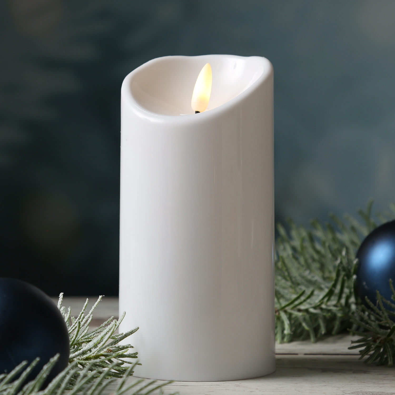 LED Kerze 3D Flamme - Kunststoff - flackernde Flamme - H: 15cm - D: 7,5cm - Timer - für Außen - weiß LED Kerze 3D Flamme - Kunststoff - flackernde Flamme - H: 15cm - D: 7,5cm - Timer - für Außen - weiß