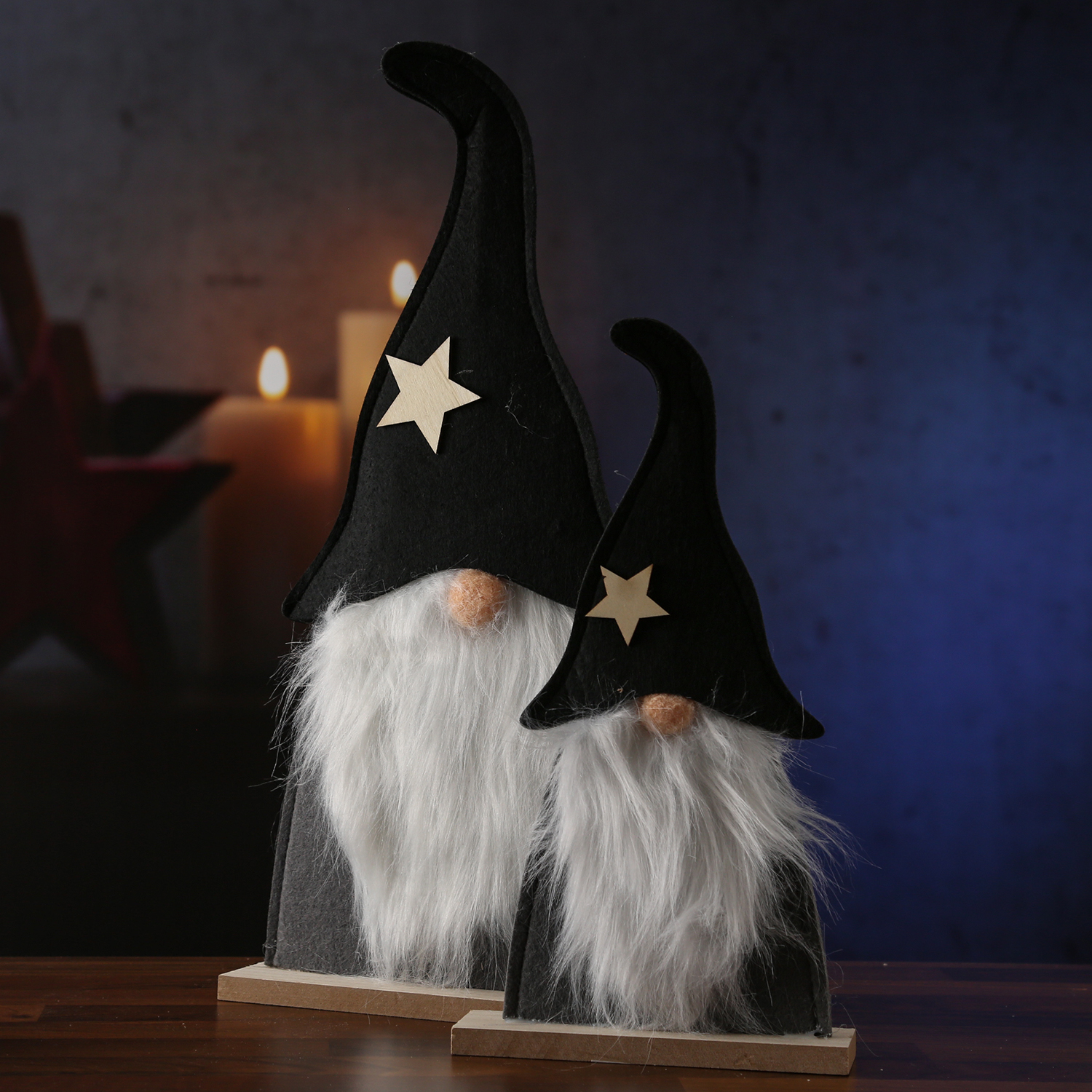 Wichtel - Dekofigur - Holz - Filz - stehend - H: 34cm - Mütze mit Stern - schwarz, grau Wichtel - Dekofigur - Holz - Filz - stehend - H: 34cm - Mütze mit Stern - schwarz, grau